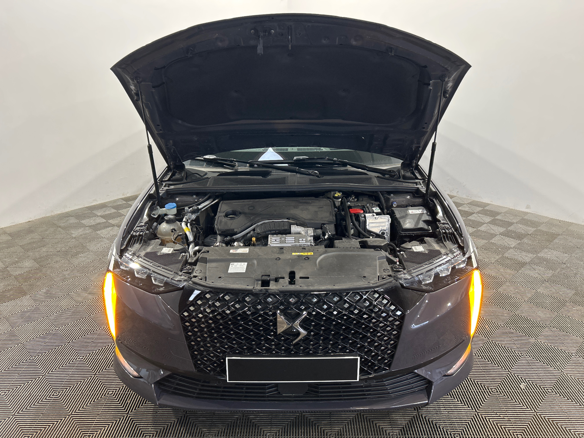 DS DS 4 4 HYBRIDE ÉTOILE  - ALCANTARA® — expertise