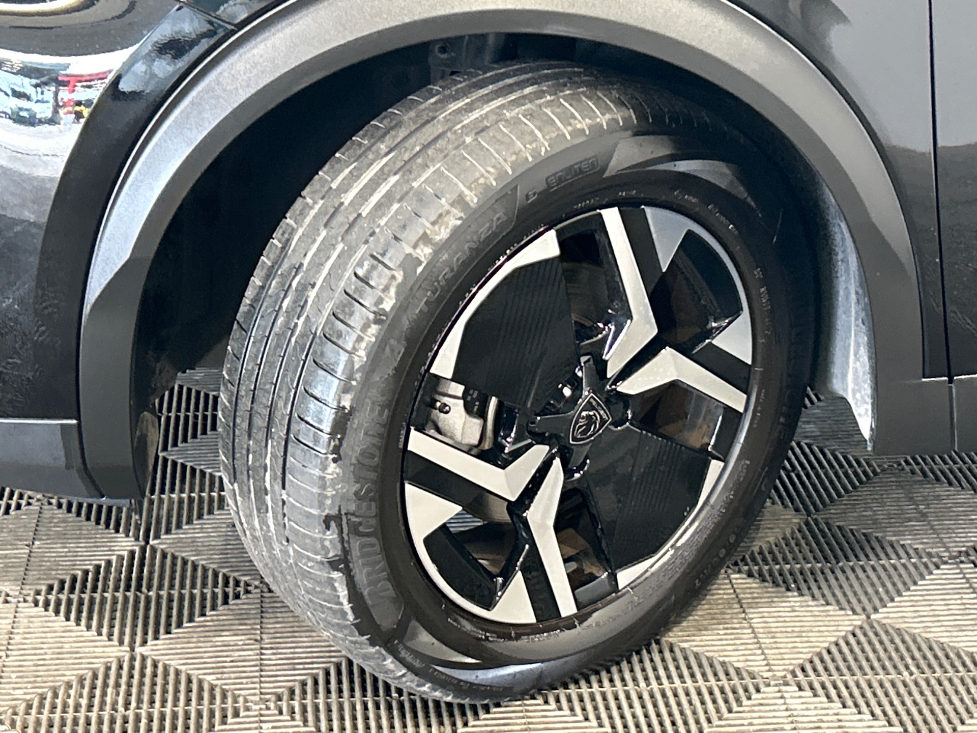 PEUGEOT 2008 Allure Hybrid 145 ch e-DCS6 — expertise