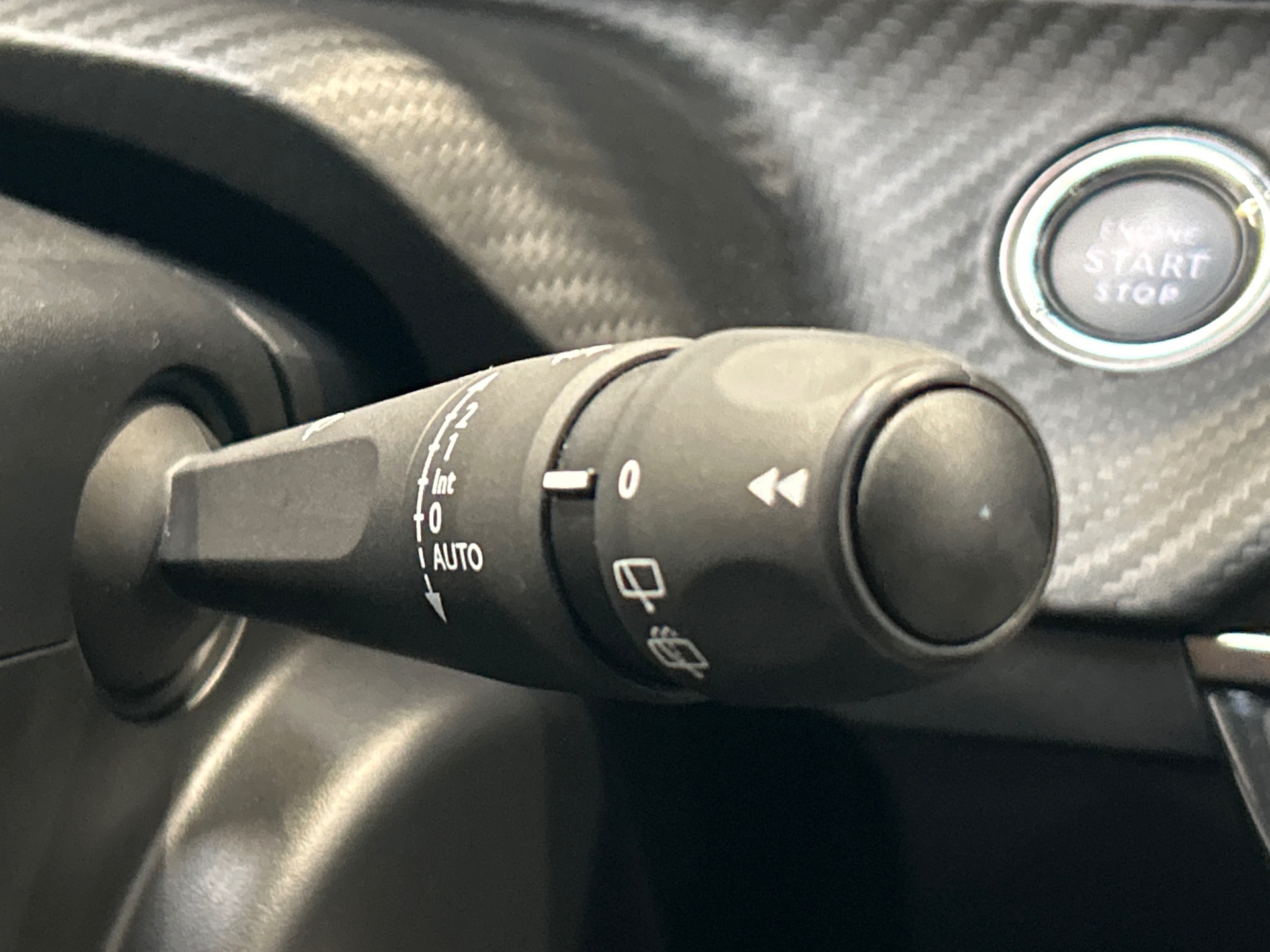 PEUGEOT 2008 Allure Hybrid 145 ch e-DCS6