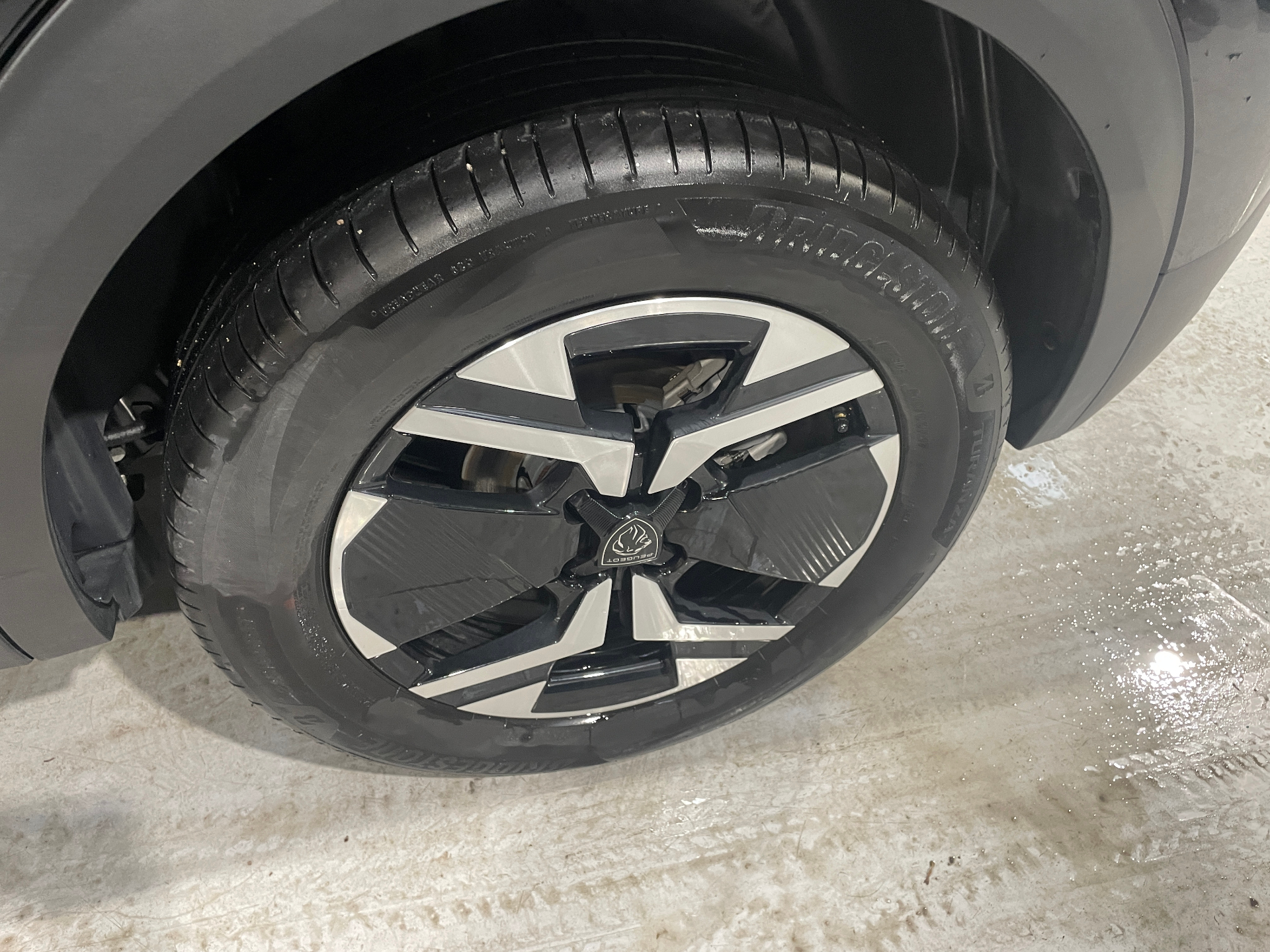 PEUGEOT 2008 Hybrid 145 ch e-DCS6 Allure - 5P — expertise