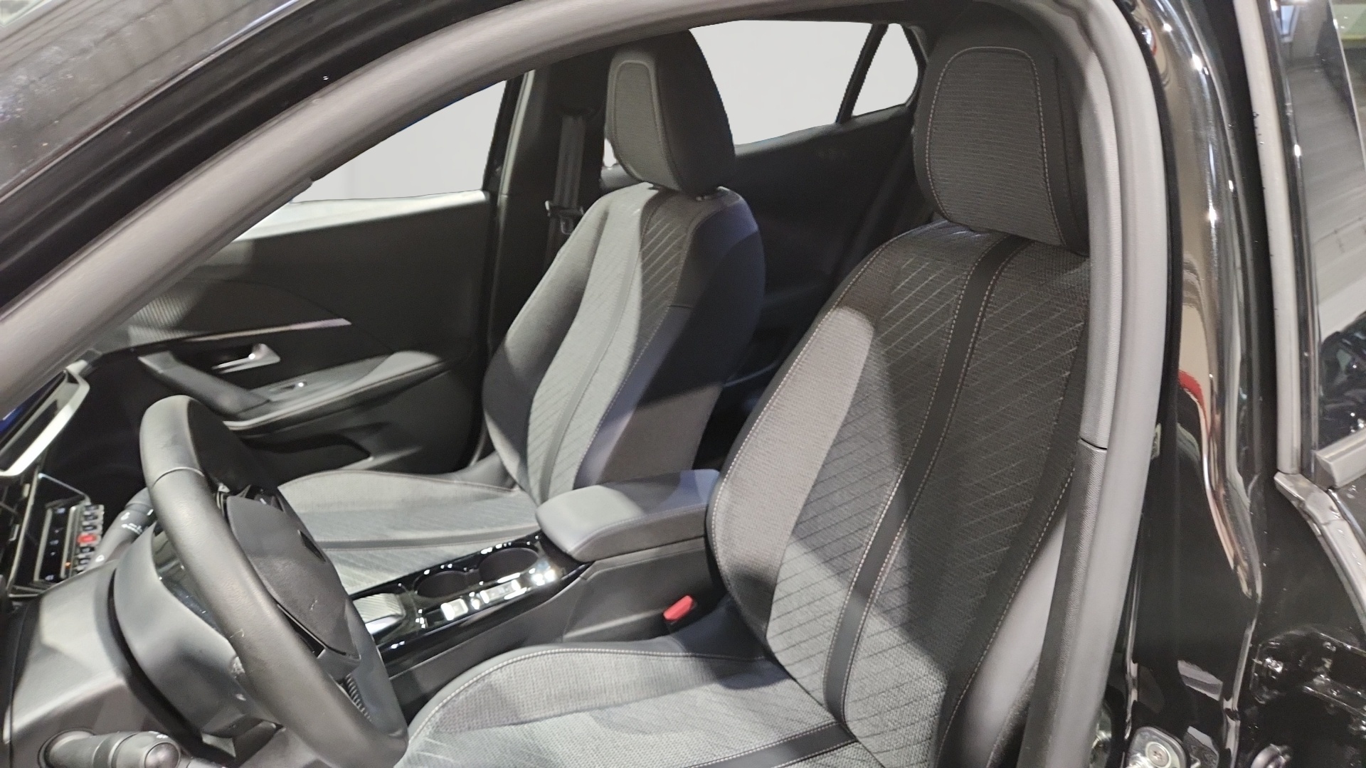 PEUGEOT 2008 Hybrid 145 ch e-DCS6 Allure - 5P