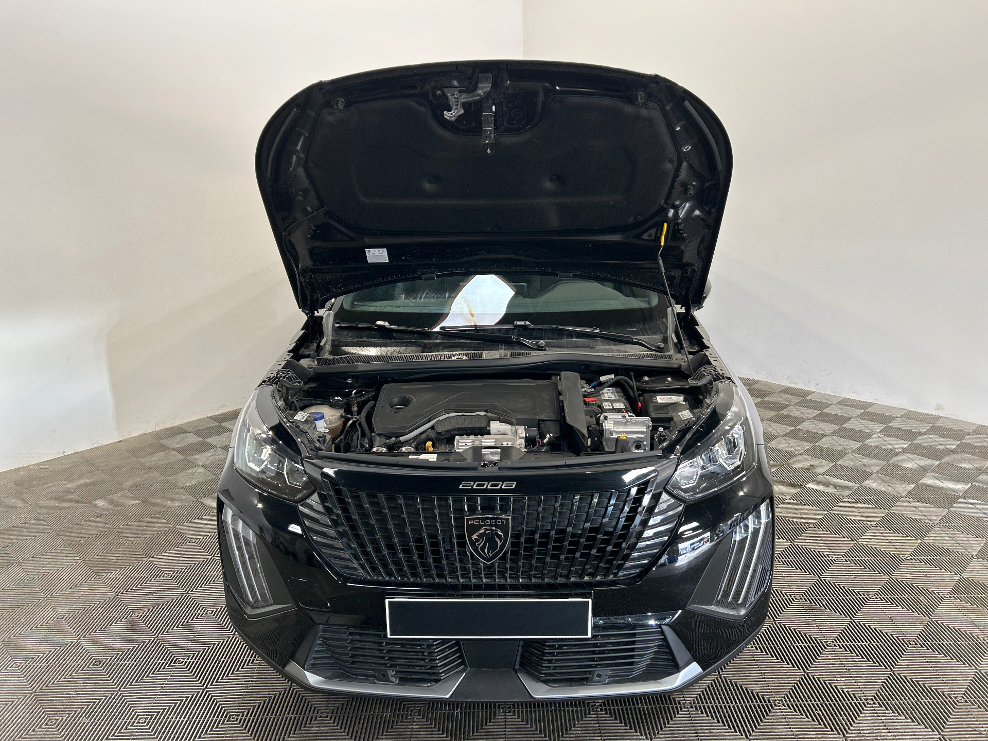 PEUGEOT 2008 Allure Hybrid 145 ch e-DCS6 — expertise