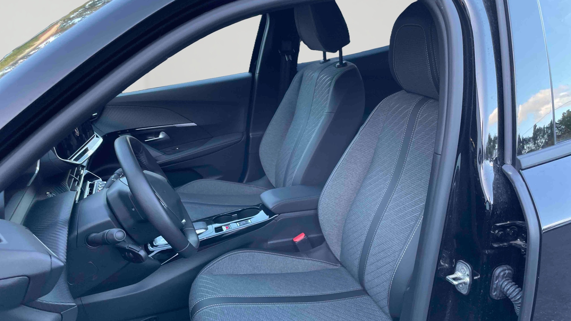 PEUGEOT 2008 Hybrid 145 ch e-DCS6 Allure