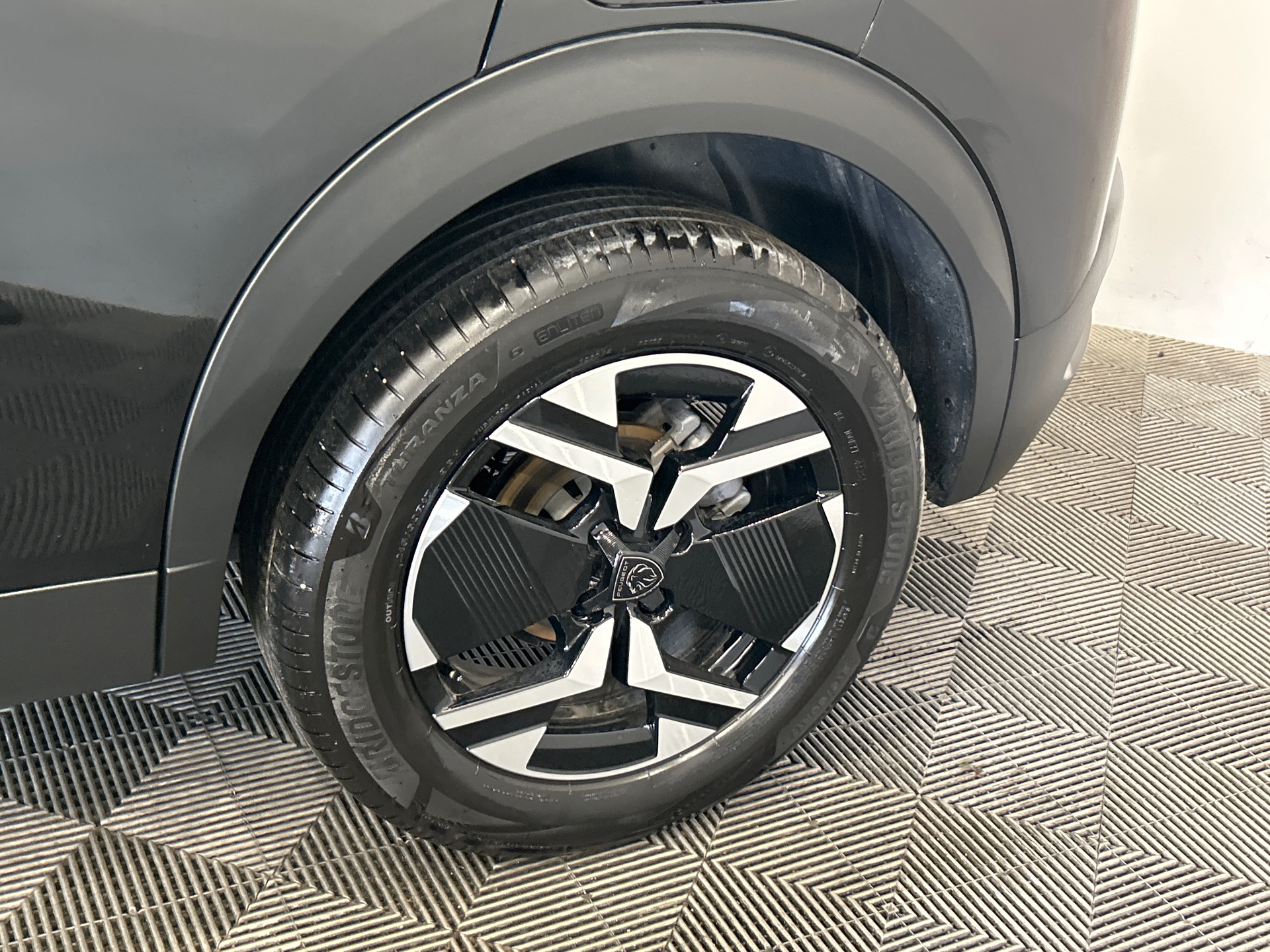 PEUGEOT 2008 Allure Hybrid 145 ch e-DCS6 — expertise