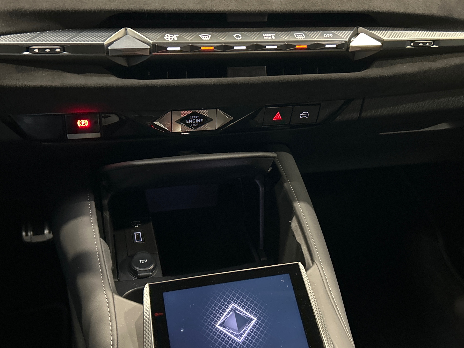 DS DS 4 4 HYBRIDE ÉTOILE  - ALCANTARA®