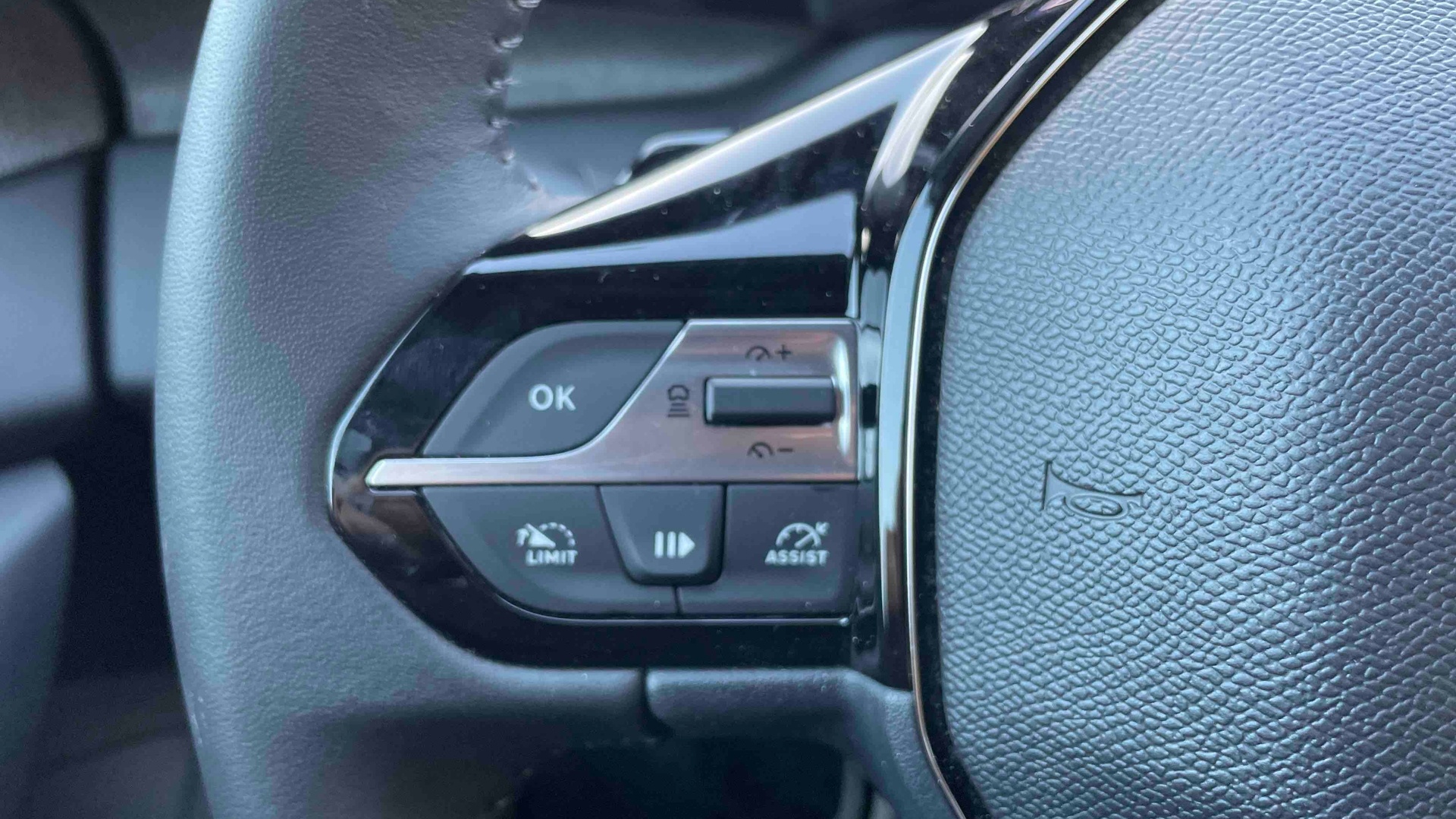 PEUGEOT 308 Hybrid 145 e-DCS6 Allure
