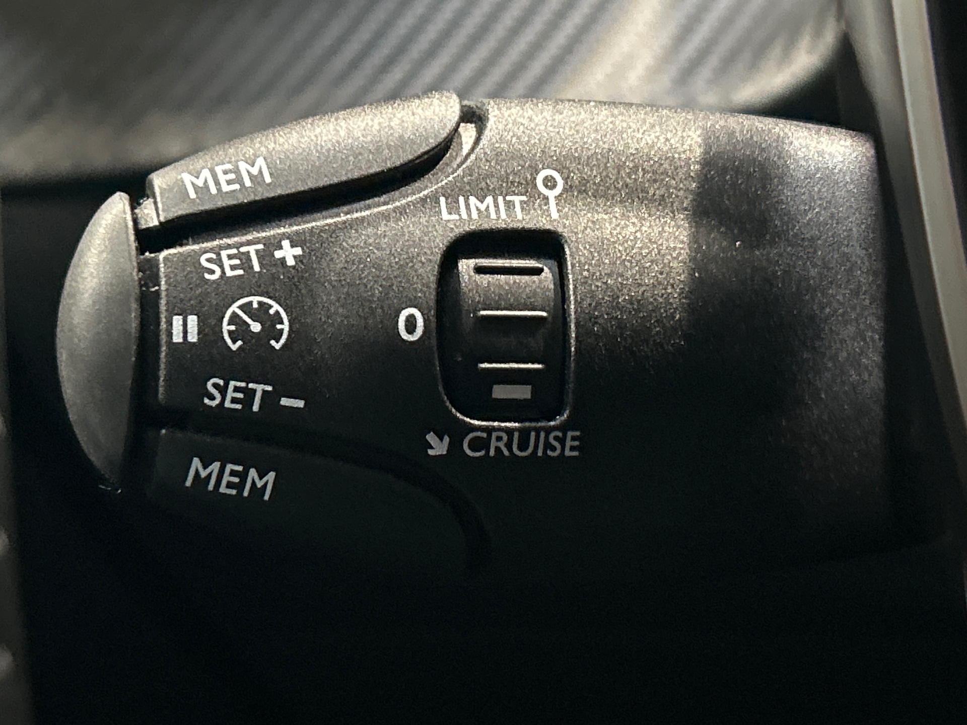 PEUGEOT 2008 Allure Hybrid 145 ch e-DCS6