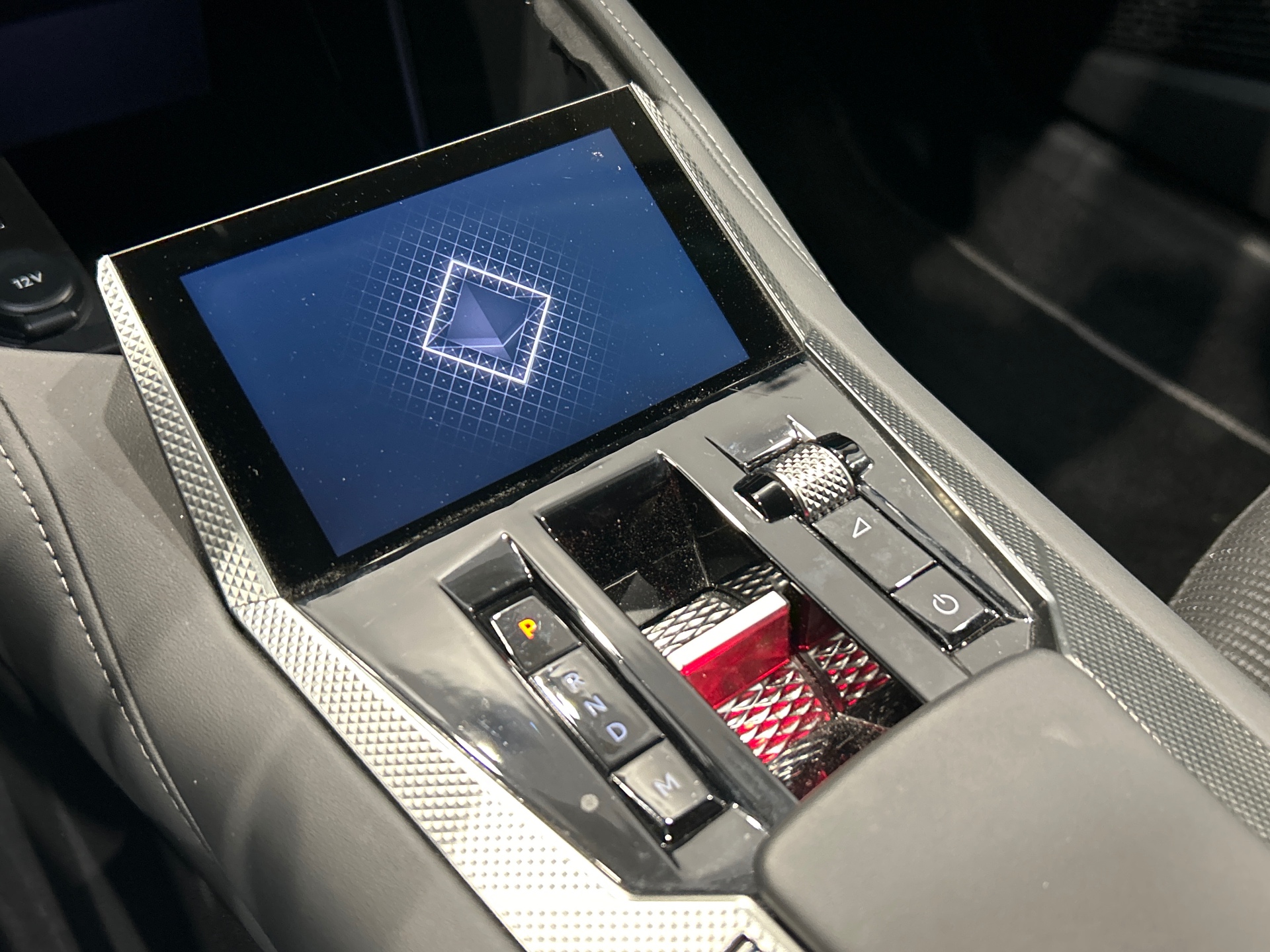 DS DS 4 4 HYBRIDE ÉTOILE  - ALCANTARA®
