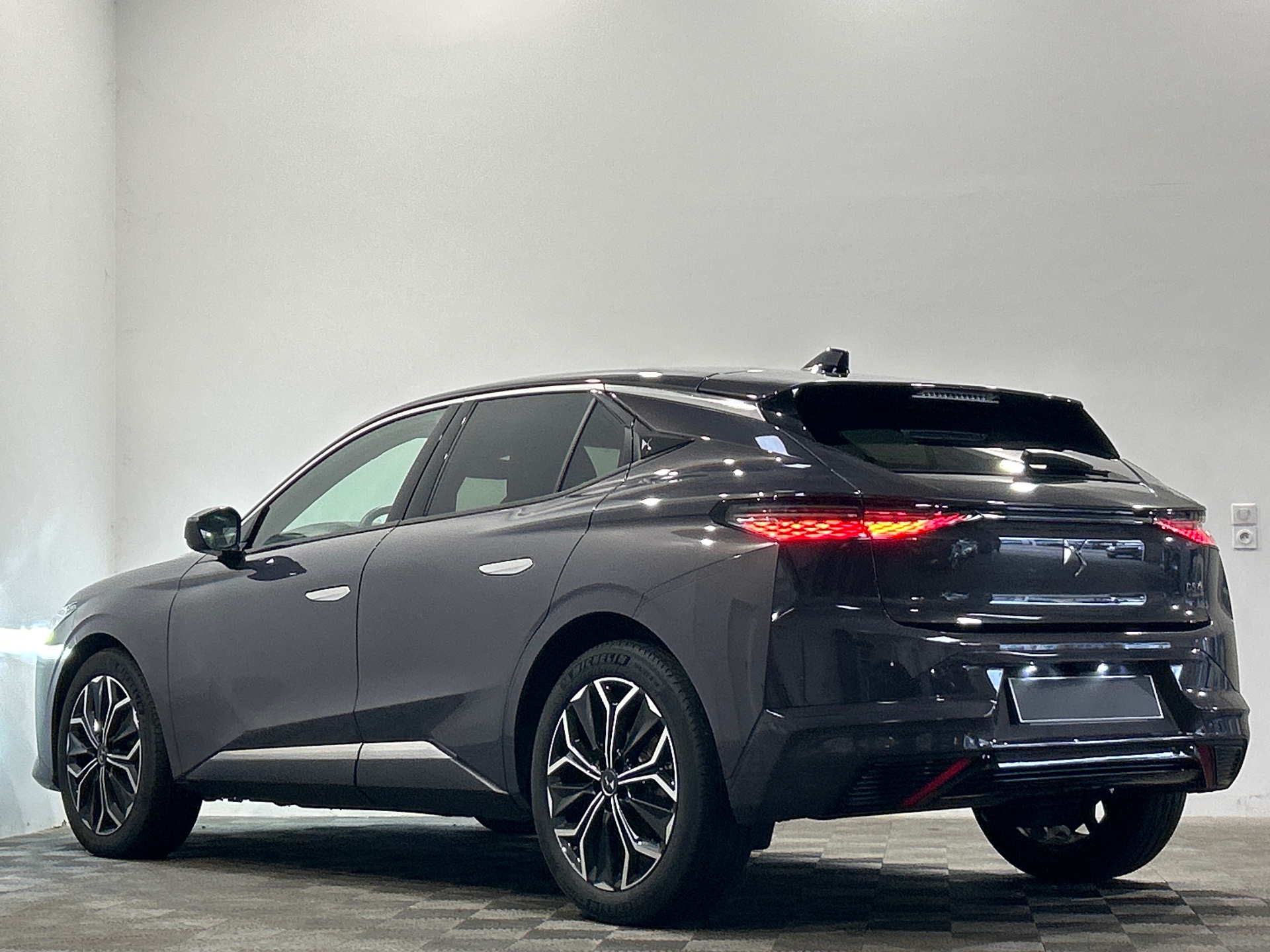 DS DS 4 4 HYBRIDE ÉTOILE  - ALCANTARA®