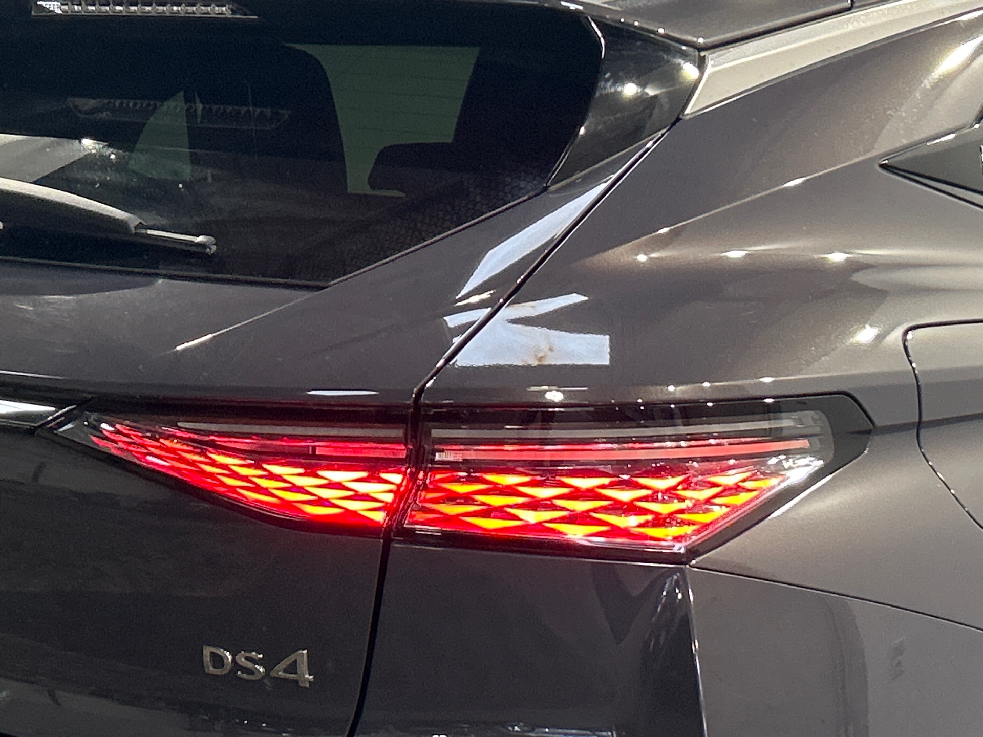 DS DS 4 4 HYBRIDE ÉTOILE  - ALCANTARA®