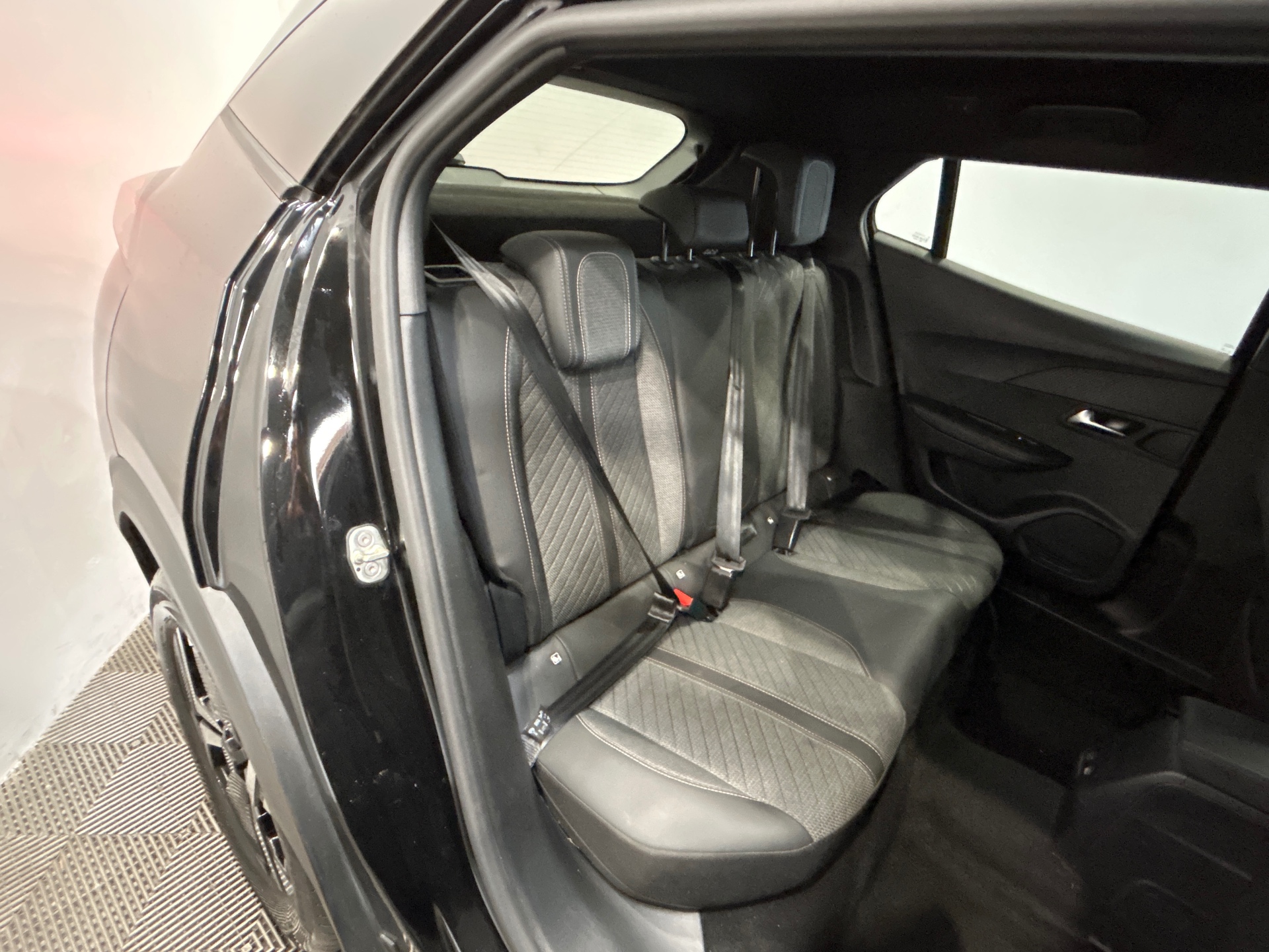 PEUGEOT 2008 Allure Hybrid 145 ch e-DCS6