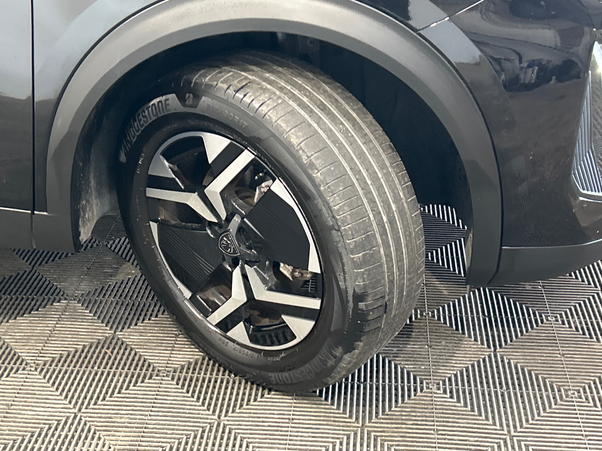 PEUGEOT 2008 Allure Hybrid 145 ch e-DCS6 — expertise