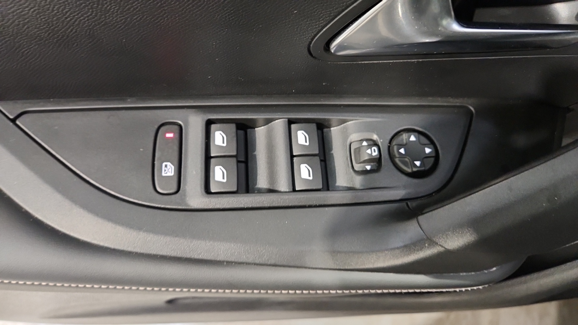 PEUGEOT 2008 Hybrid 145 ch e-DCS6 Allure - 5P