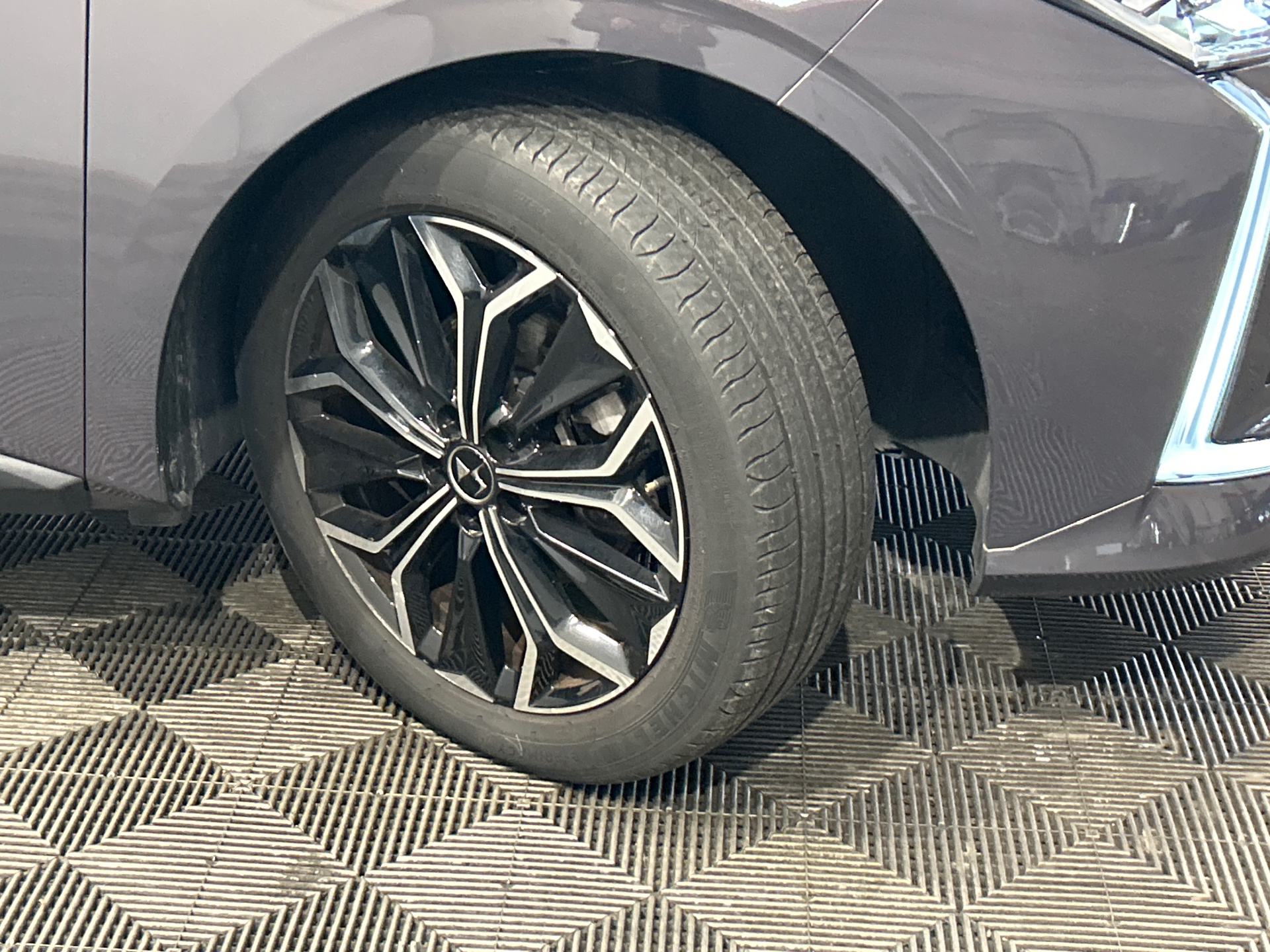 DS DS 4 4 HYBRIDE ÉTOILE  - ALCANTARA® — expertise