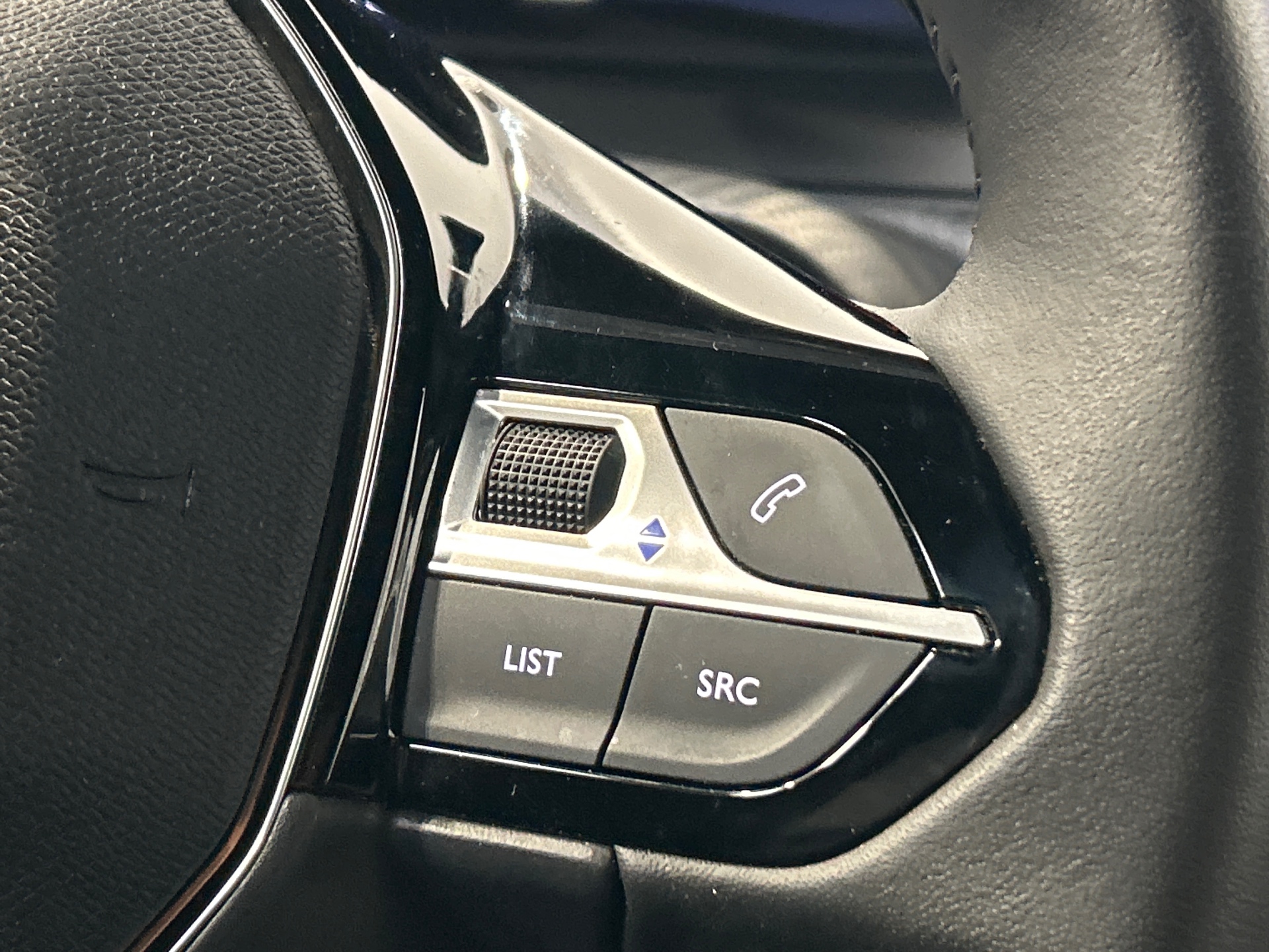 PEUGEOT 2008 Allure Hybrid 145 ch e-DCS6