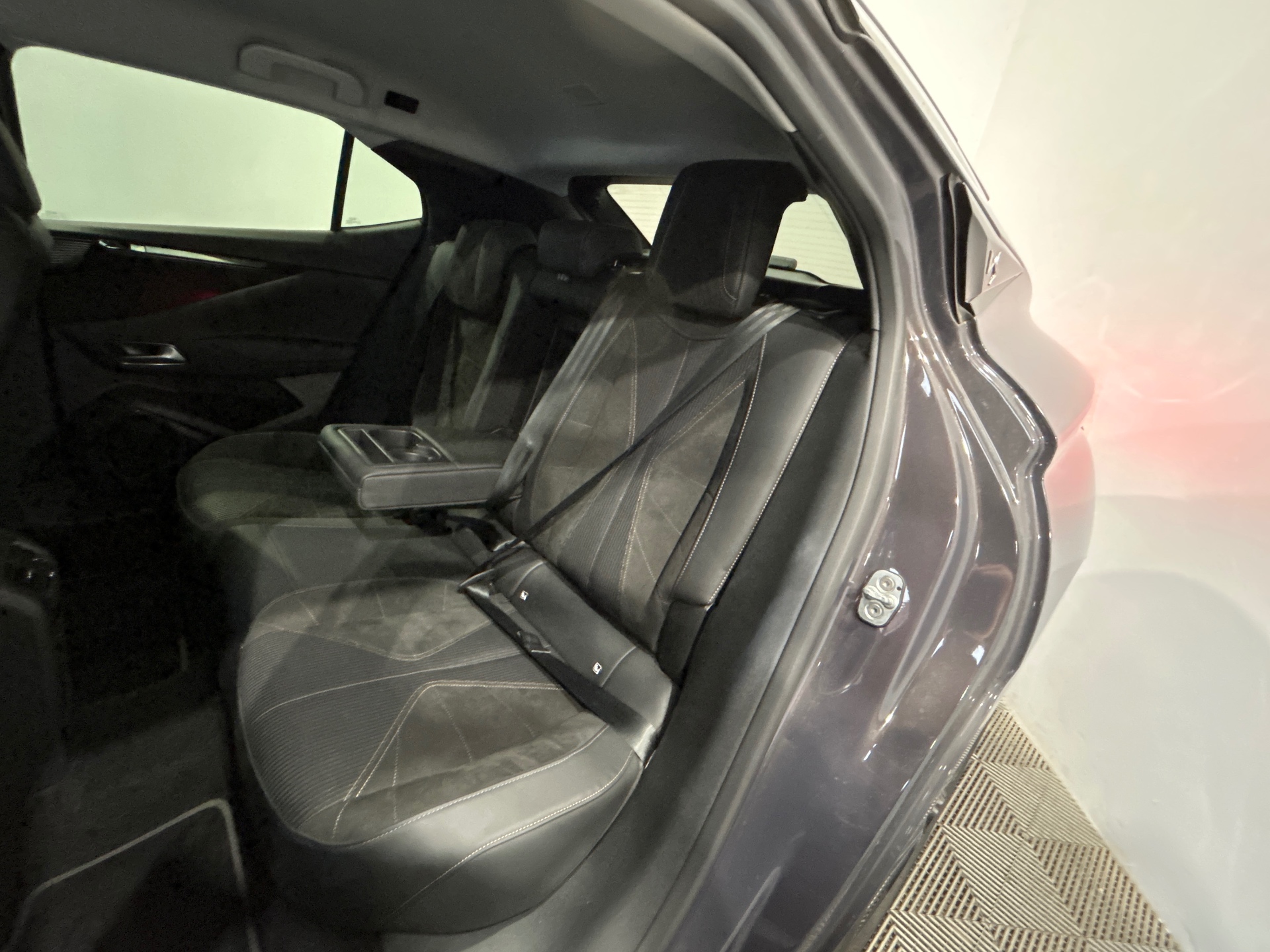 DS DS 4 4 HYBRIDE ÉTOILE  - ALCANTARA®