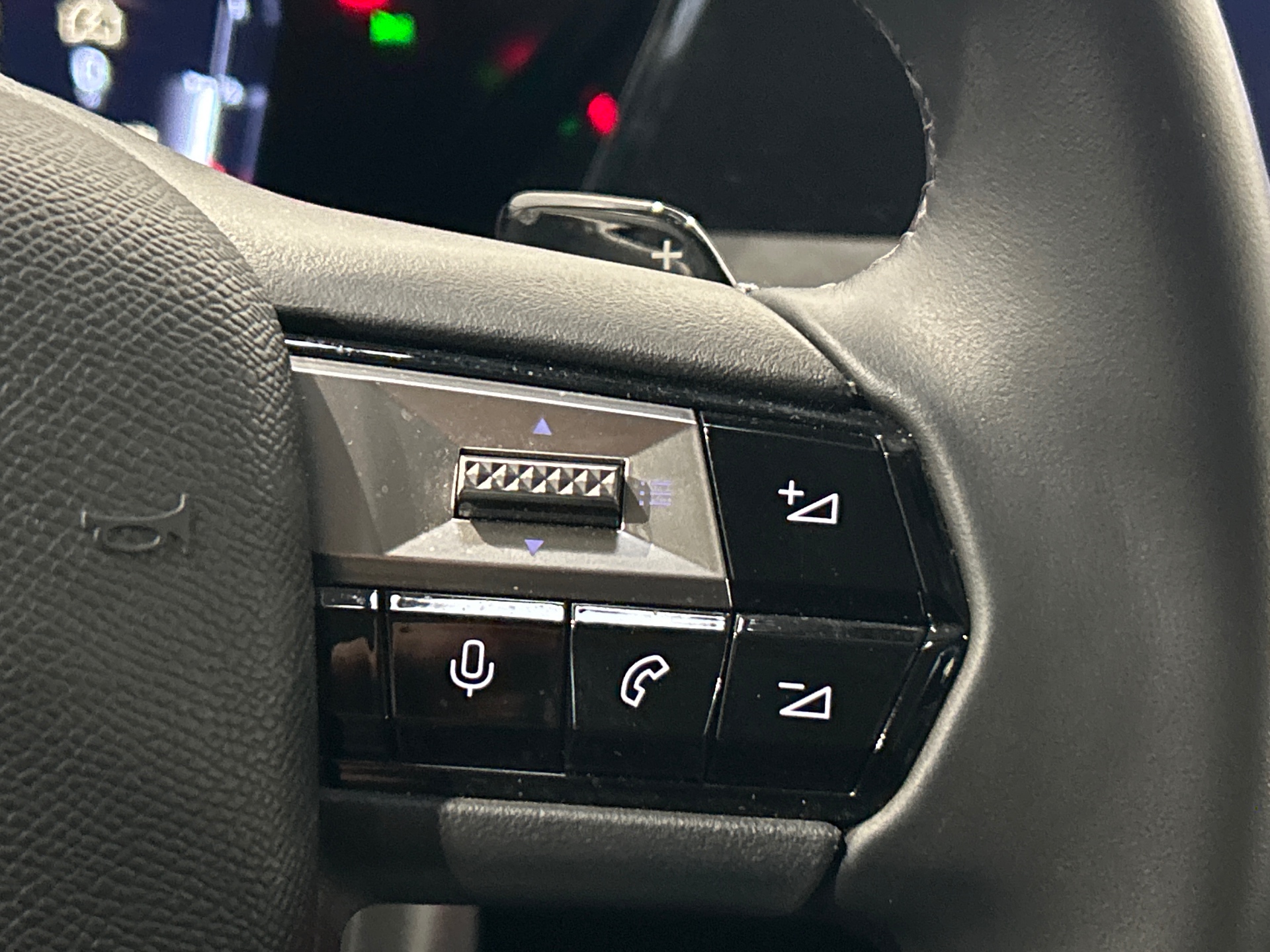 DS DS 4 4 HYBRIDE ÉTOILE  - ALCANTARA®