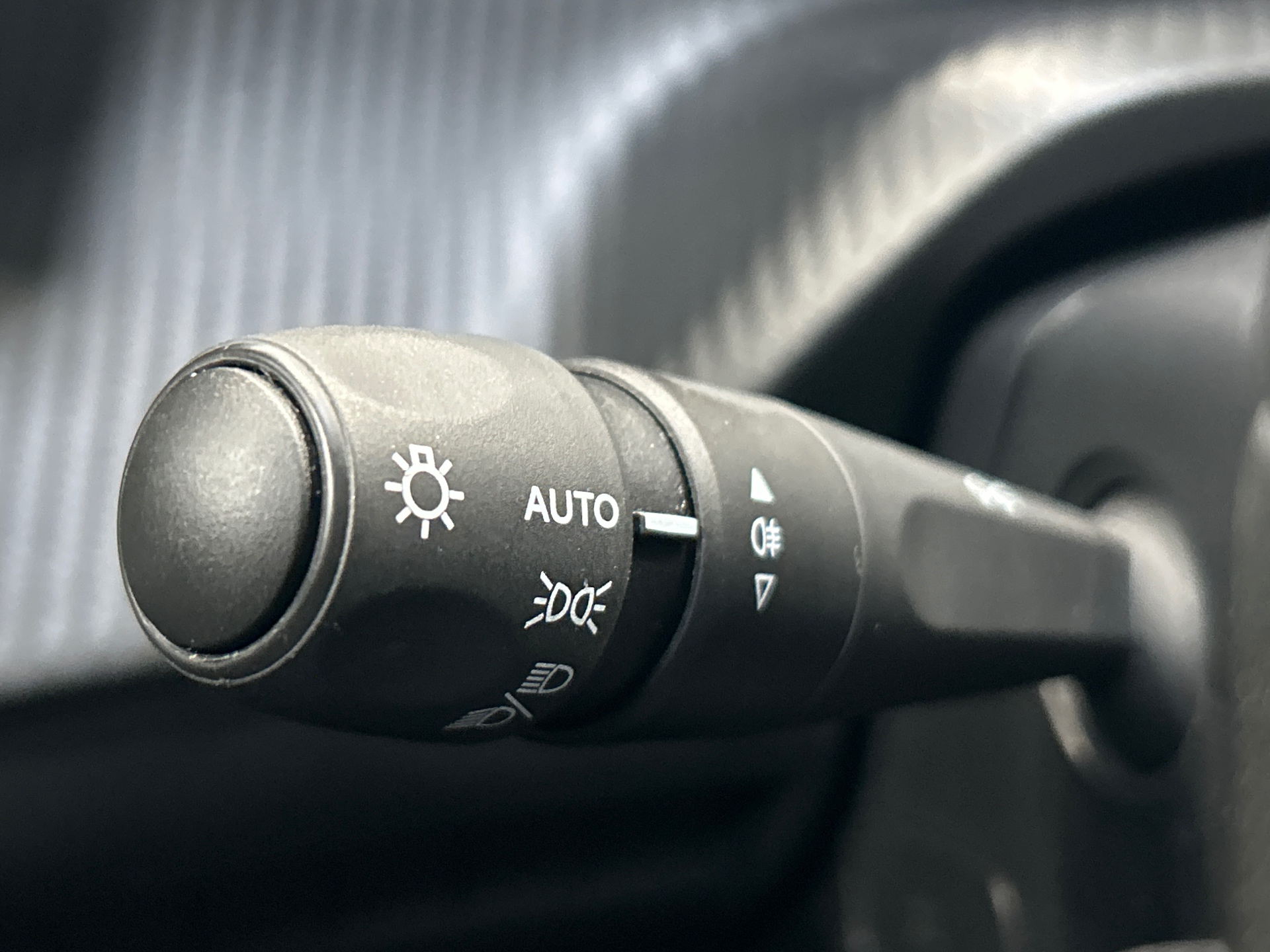 PEUGEOT 2008 Allure Hybrid 145 ch e-DCS6