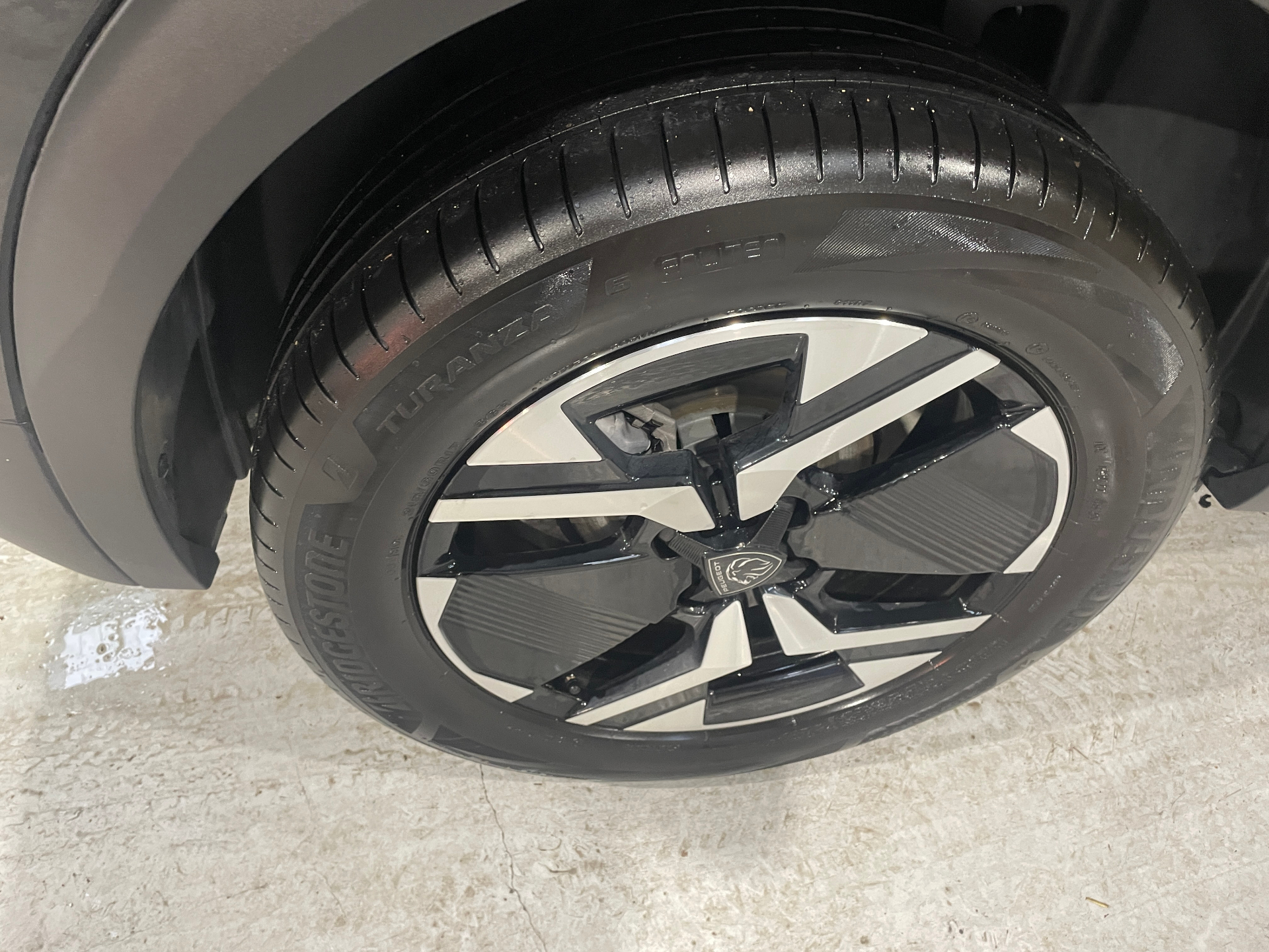 PEUGEOT 2008 Hybrid 145 ch e-DCS6 Allure - 5P — expertise