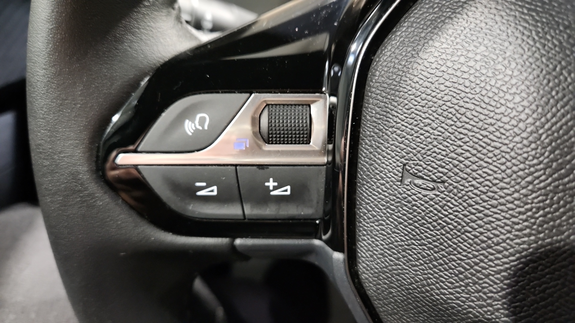 PEUGEOT 2008 Hybrid 145 ch e-DCS6 Allure - 5P