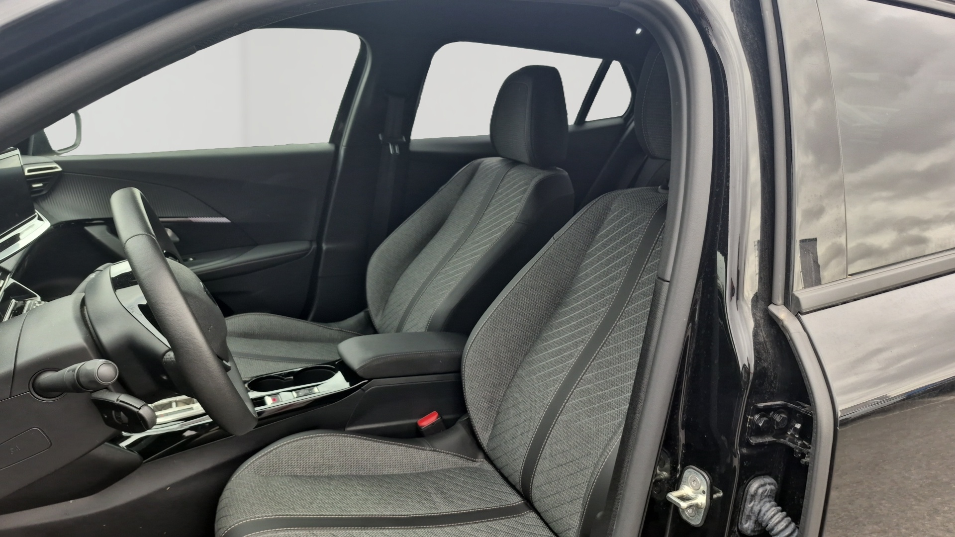 PEUGEOT 2008 Allure Hybrid 145 ch e-DCS6