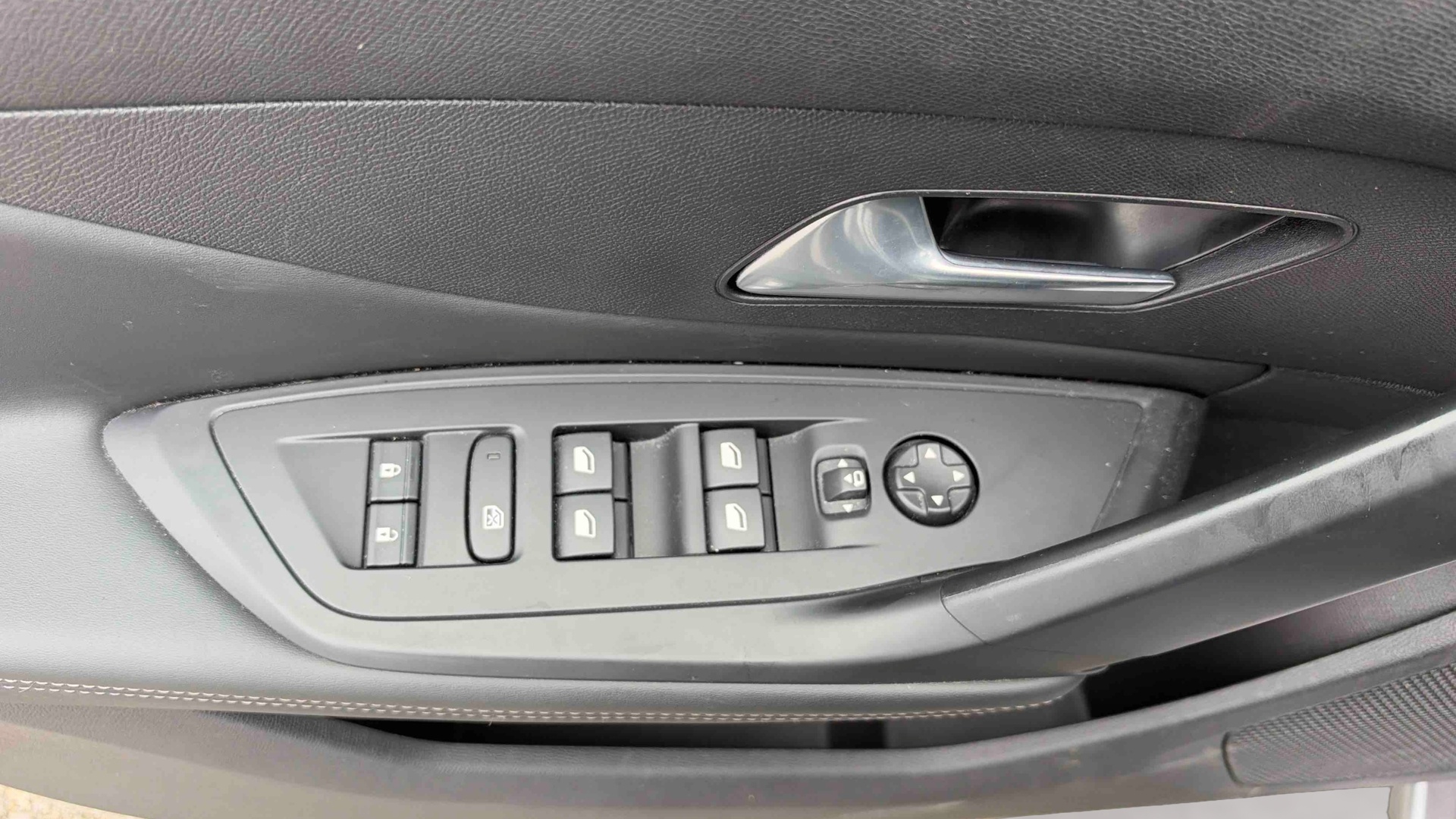 PEUGEOT 308 Allure Hybrid 145 ch e-DCS6