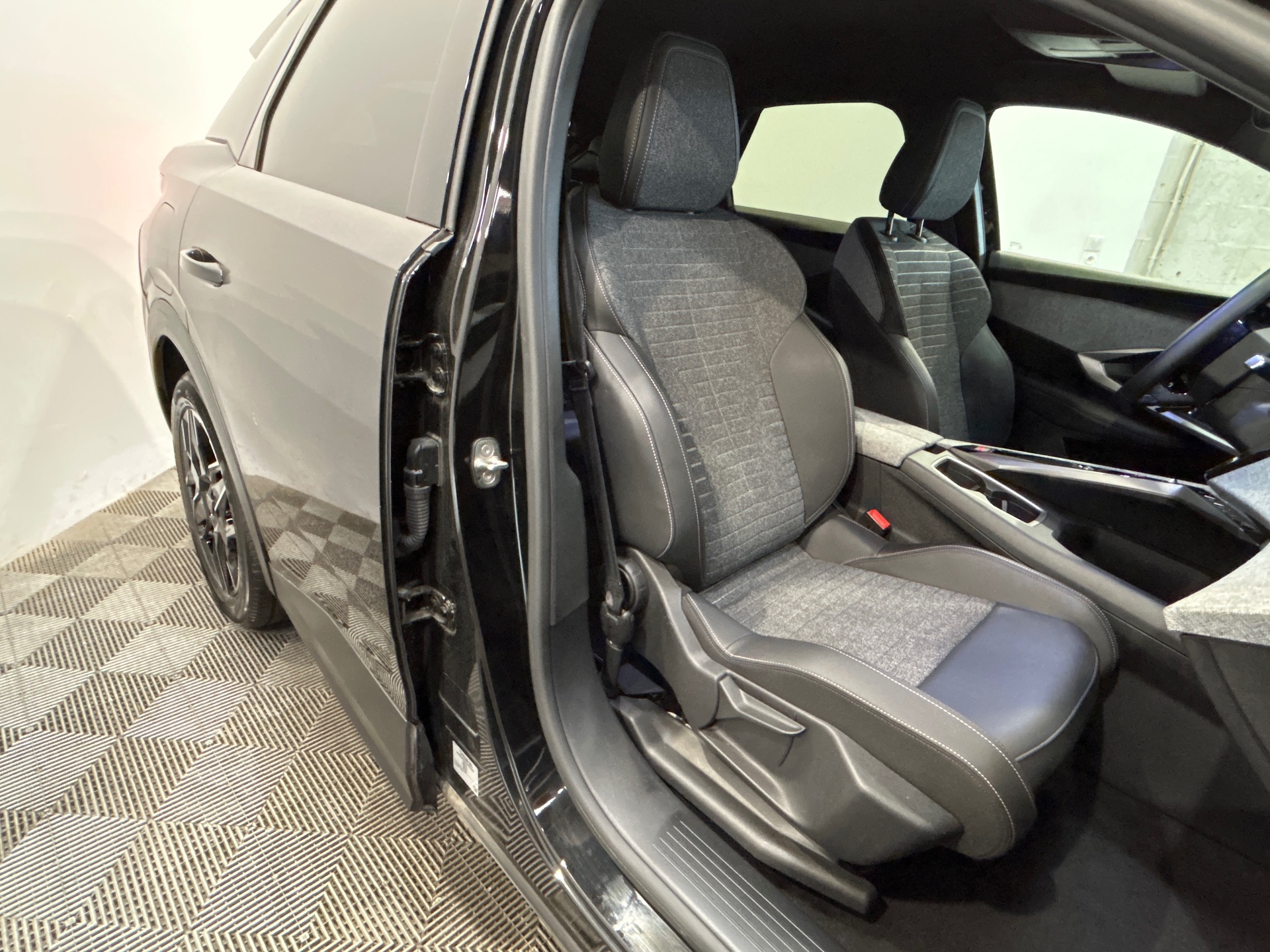 PEUGEOT 3008 Allure Hybrid 145 ch e-DCS6