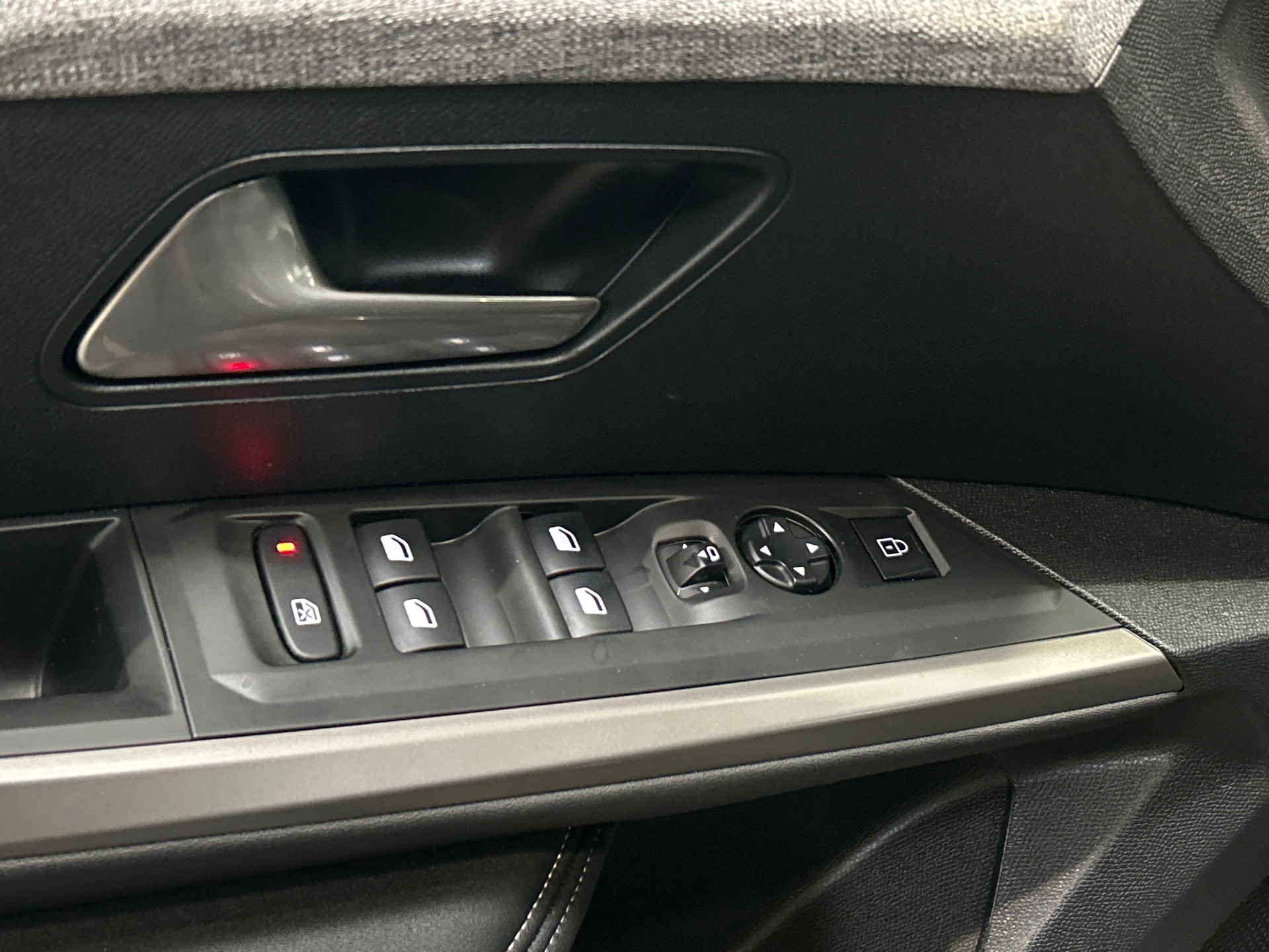 PEUGEOT 3008 Allure Hybrid 145 ch e-DCS6