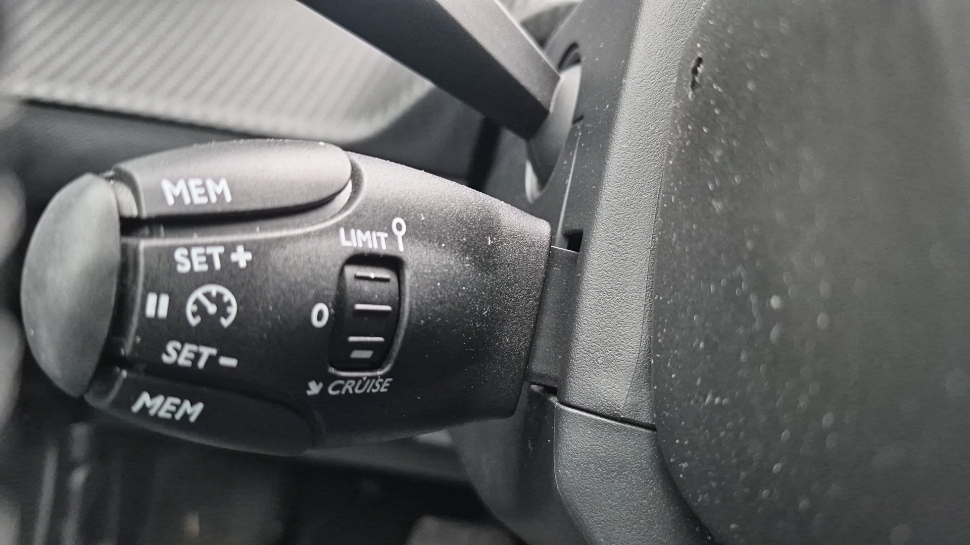 PEUGEOT 2008 Allure Hybrid 145 ch e-DCS6