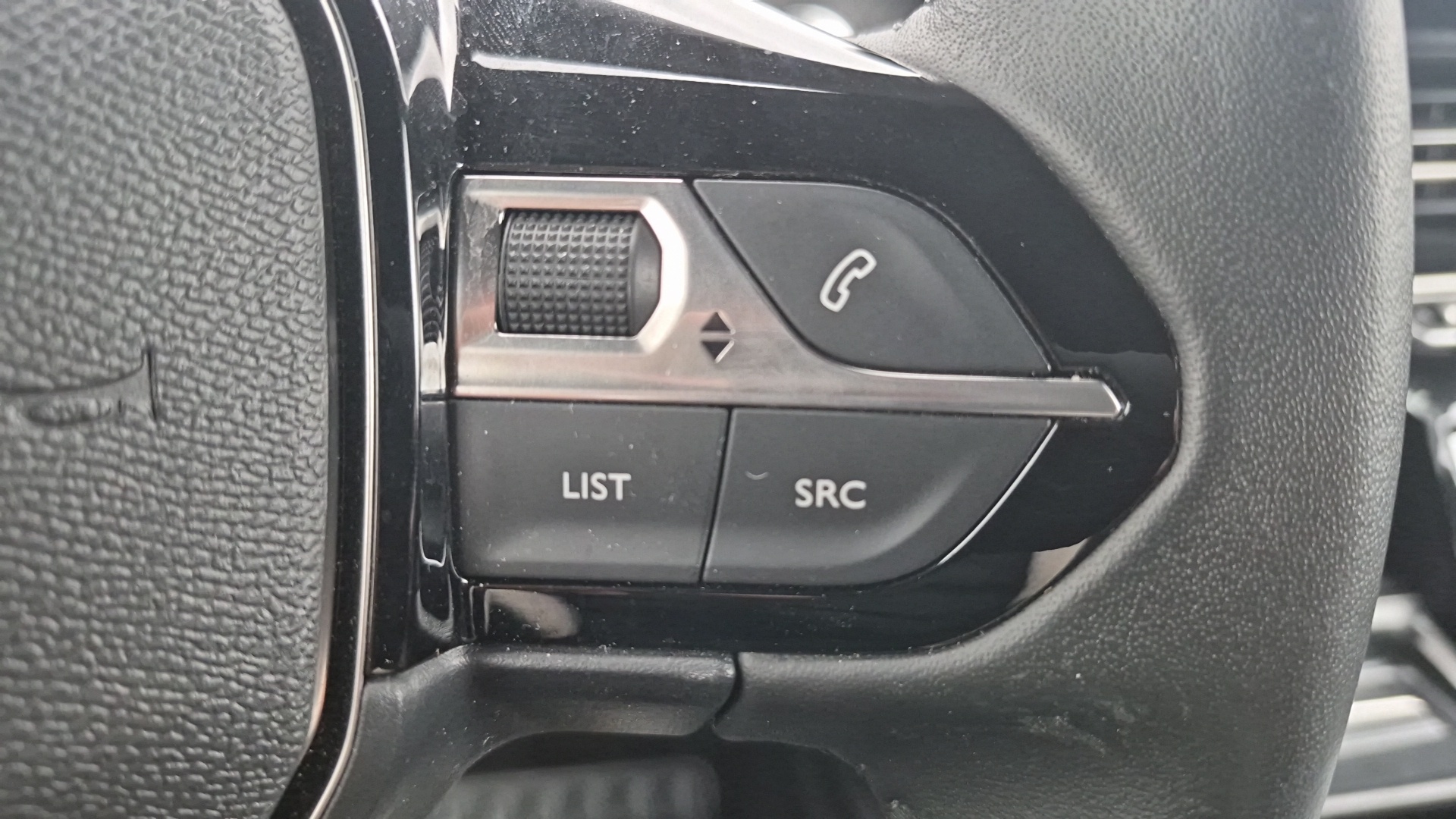 PEUGEOT 2008 Allure Hybrid 145 ch e-DCS6