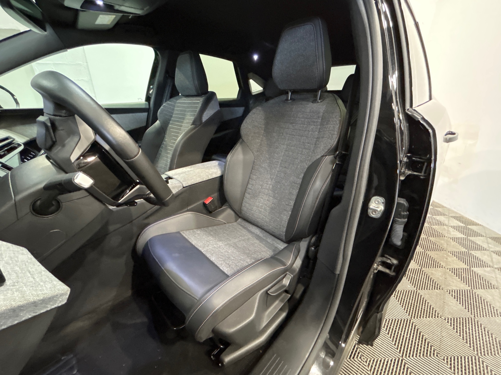 PEUGEOT 3008 Allure Hybrid 145 ch e-DCS6