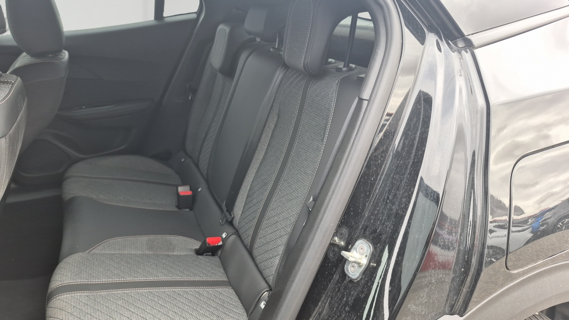 PEUGEOT 2008 Allure Hybrid 145 ch e-DCS6