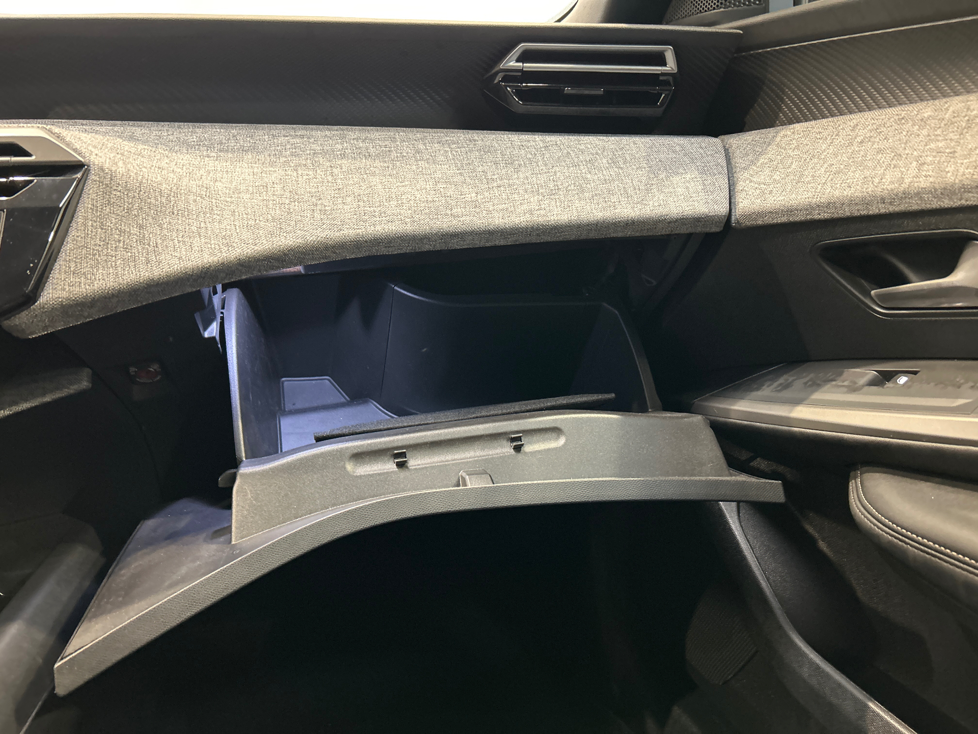 PEUGEOT 3008 Allure Hybrid 145 ch e-DCS6