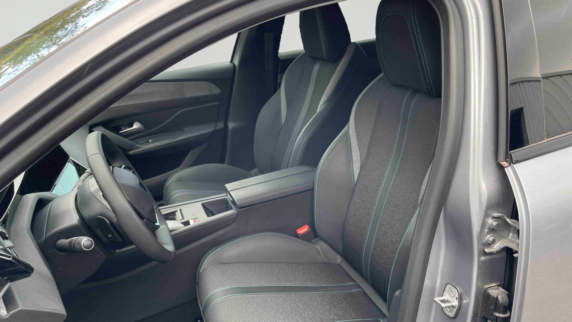 PEUGEOT 308 Hybrid 145 e-DCS6 Allure