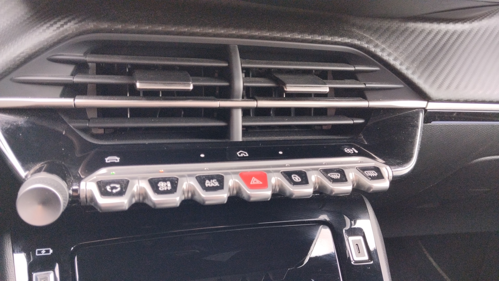 PEUGEOT 2008 Hybrid 145 ch e-DCS6 GT