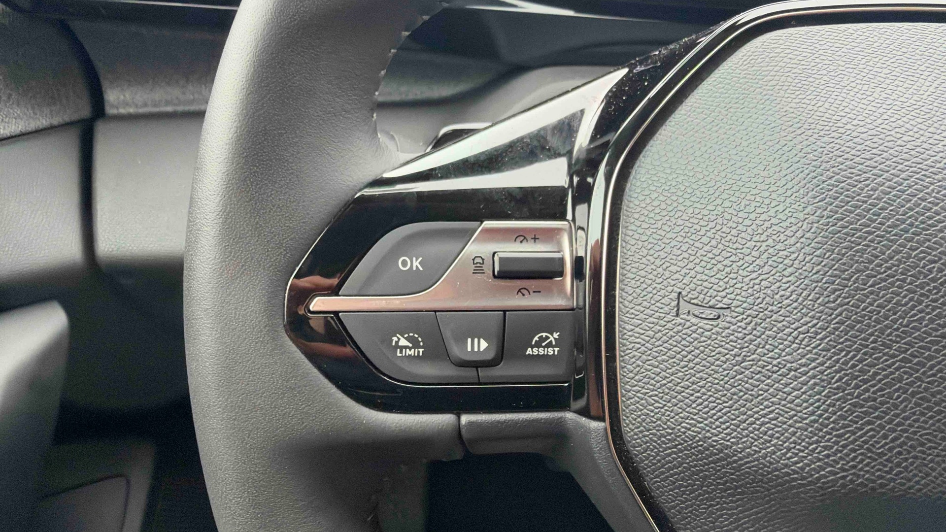 PEUGEOT 408 Allure Hybrid 145 ch e-DCS6