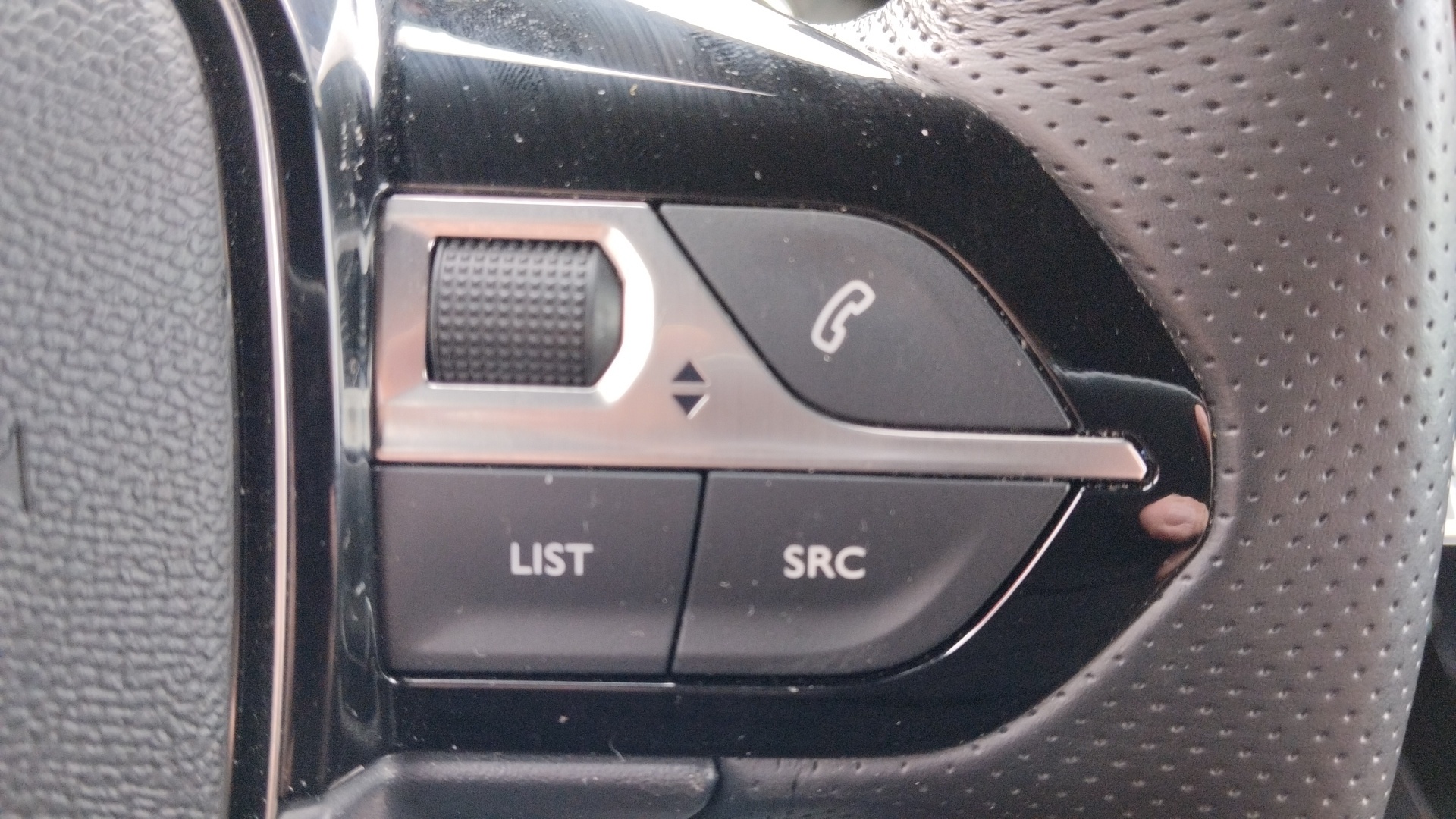 PEUGEOT 2008 Hybrid 145 ch e-DCS6 GT