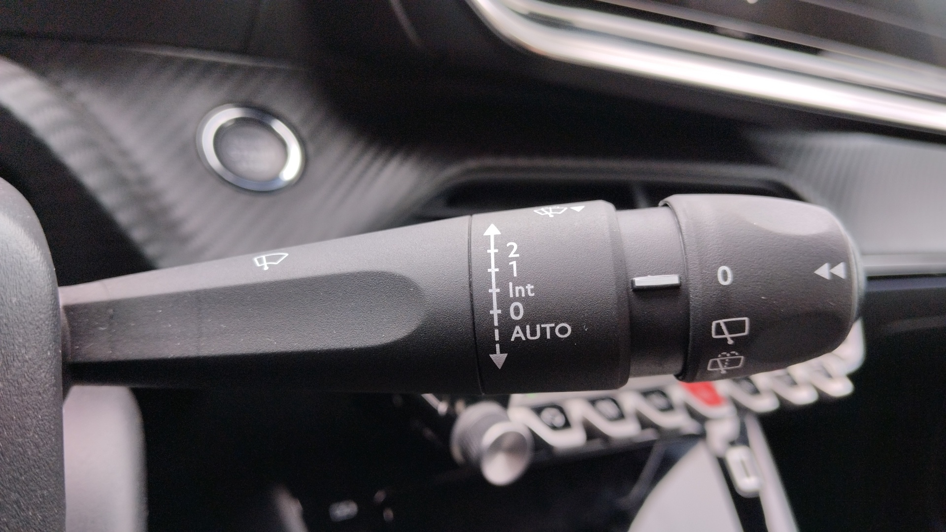 PEUGEOT 2008 Hybrid 145 ch e-DCS6 GT