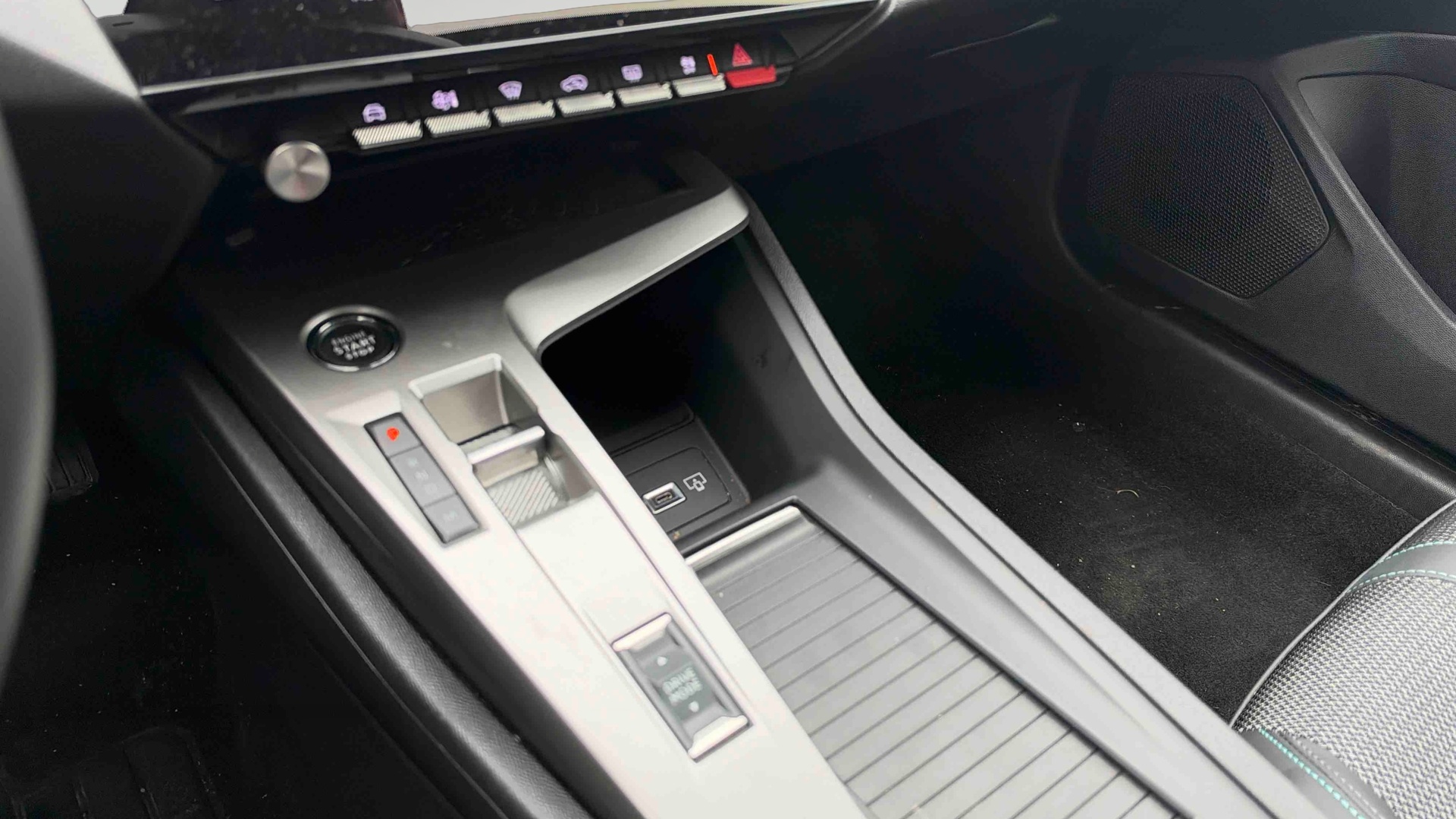 PEUGEOT 408 Allure Hybrid 145 ch e-DCS6