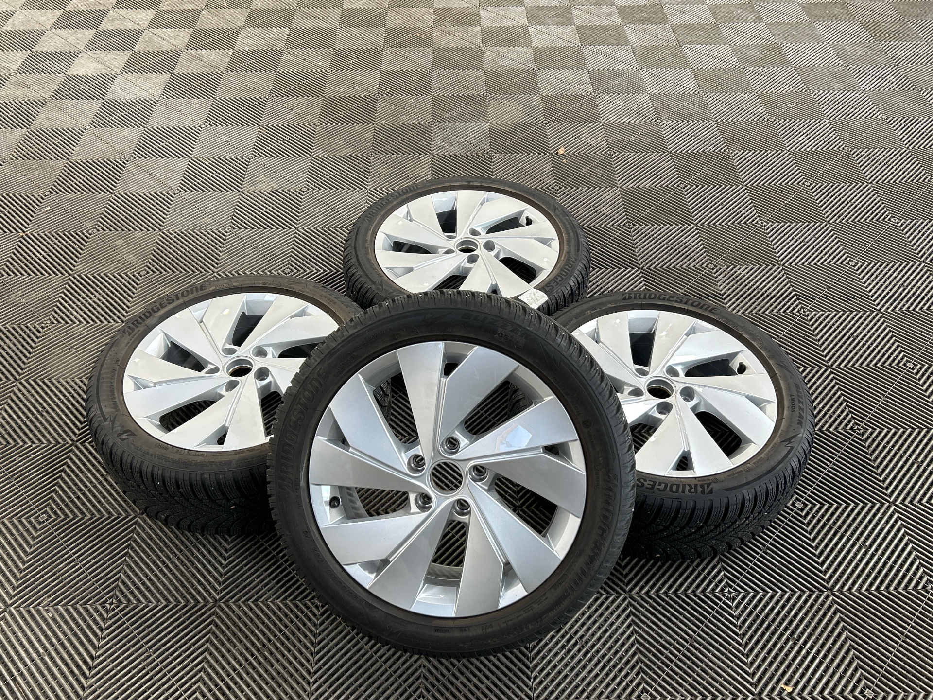 VOLKSWAGEN GOLF 1.5 eTSI OPF 150 DSG7 R-Line — expertise