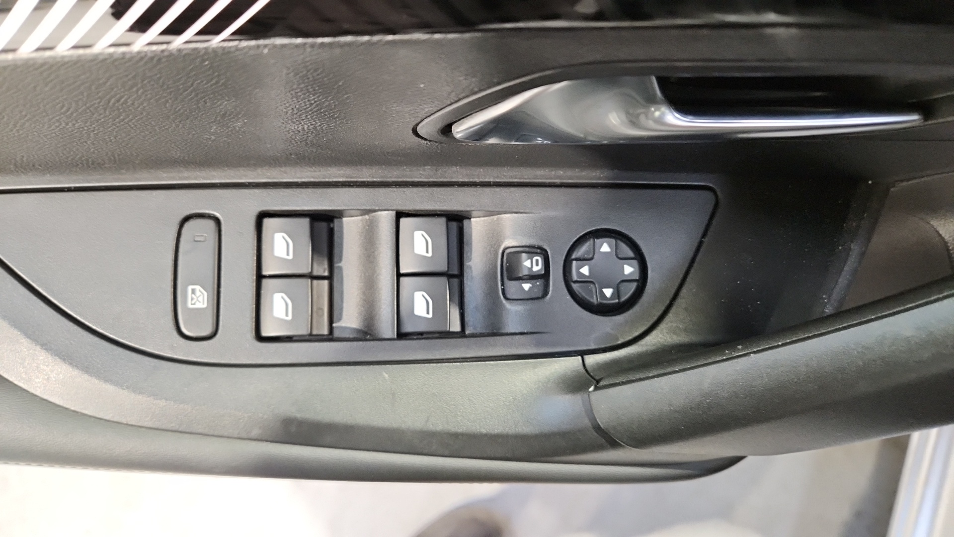 PEUGEOT 2008 PureTech 100 S&S BVM6 Allure
