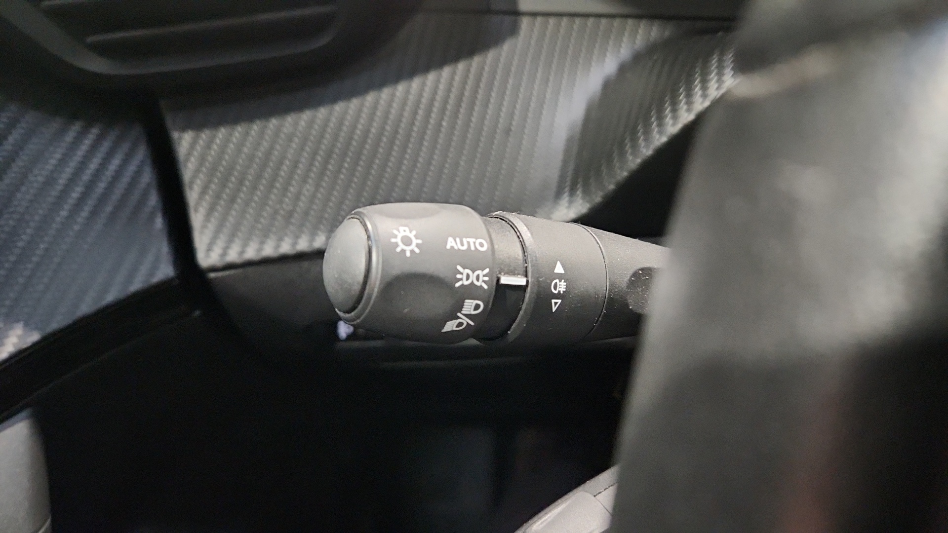 PEUGEOT 2008 PureTech 100 S&S BVM6 Allure