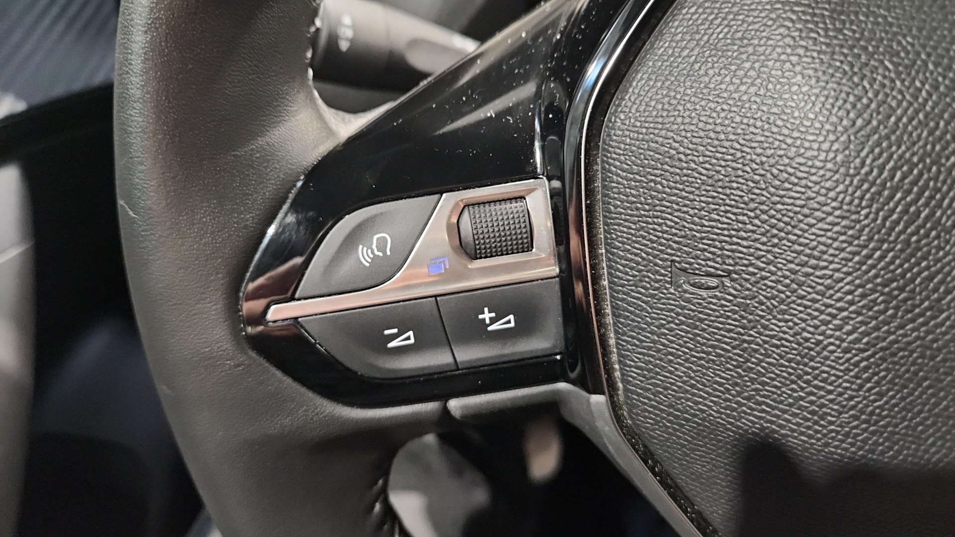 PEUGEOT 2008 PureTech 100 S&S BVM6 Allure