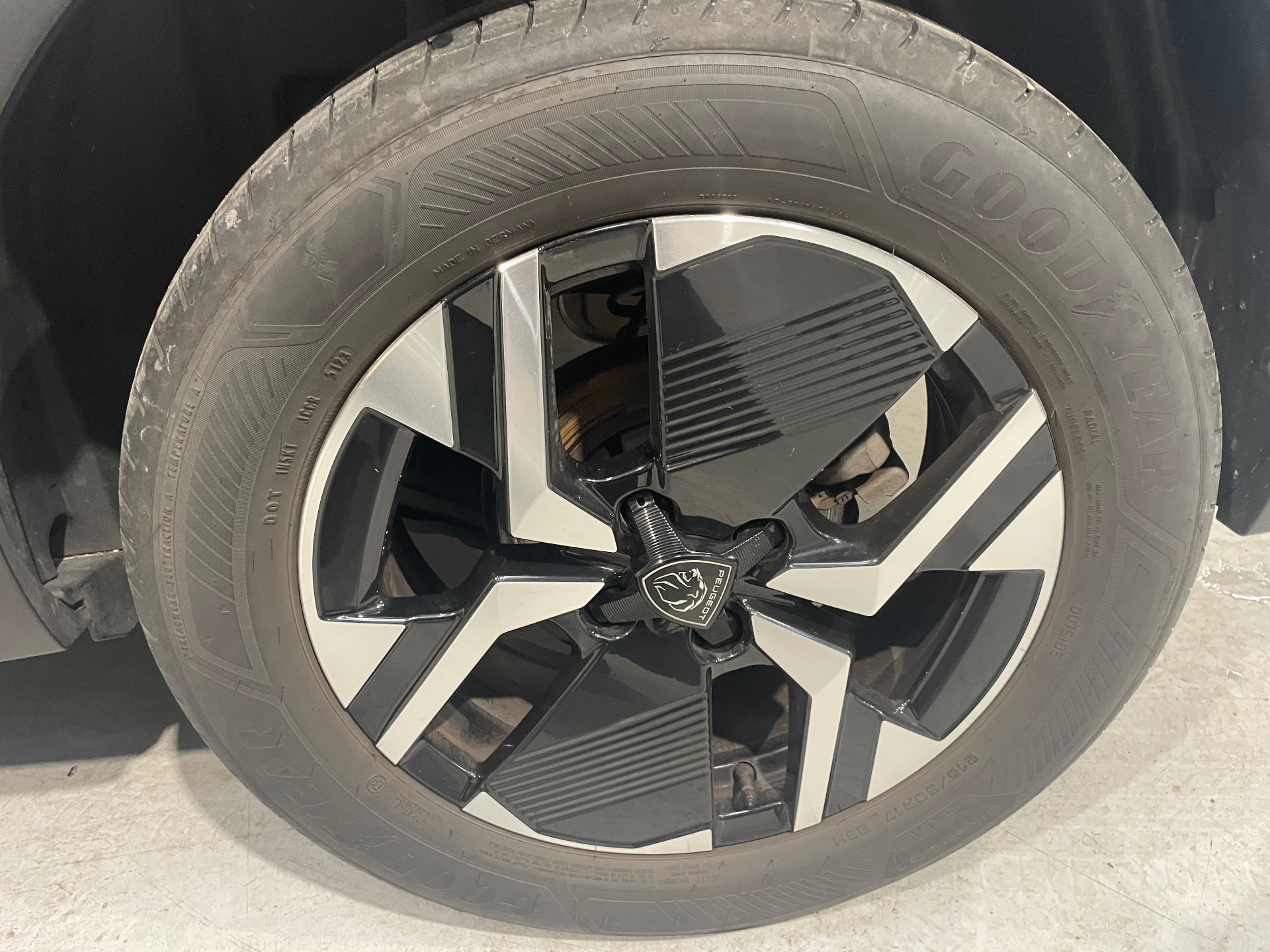 PEUGEOT 2008 PureTech 100 S&S BVM6 Allure — expertise